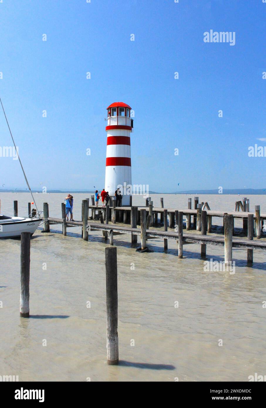 Phare et jetée à Neusiedler See en Autriche Banque D'Images