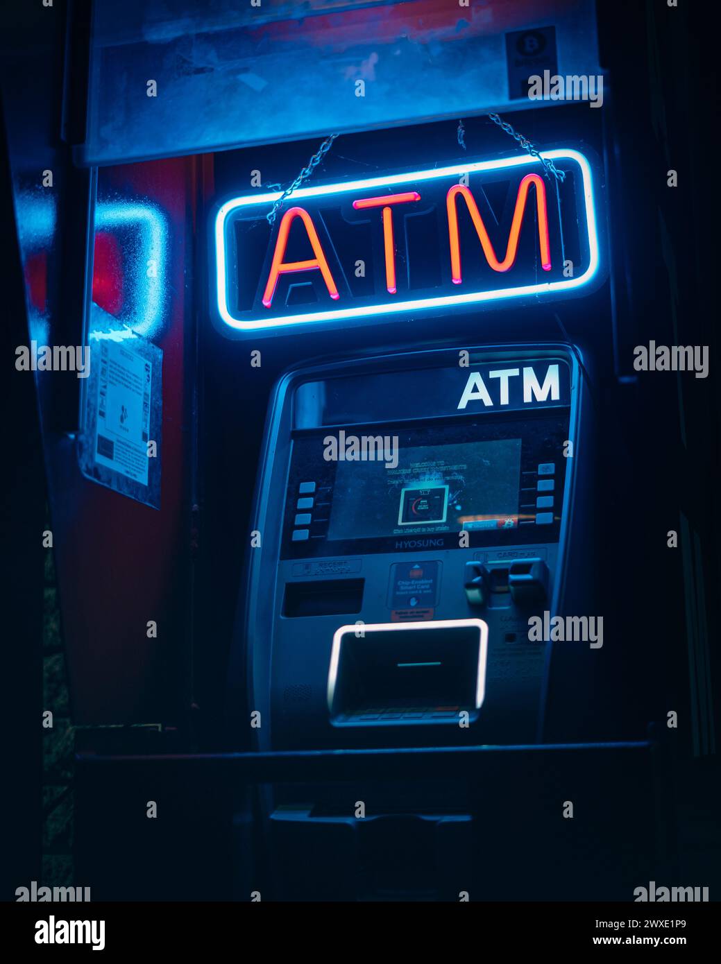 Enseigne au néon ATM la nuit à Wytheville, Virginie Banque D'Images
