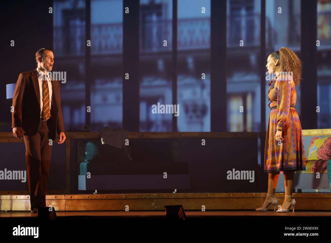 Limoges, France. 29 mars 2024. Comédie musicale je VAIS T’AIMER (je VOUS AIMERAI), un spectacle « événementiel » qui rassemble toutes les générations. Zénith de Limoges, France. 29 mars 2024. Voyagez de Paris à New York à bord du légendaire paquebot « France ». Je VAIS T'AIMER est une histoire originale autour des tubes de Michel Sardou : chansons iconiques et textes très modernes. Il raconte l’histoire des destins croisés des jeunes Français sur plusieurs décennies, des années Kennedy à nos jours. Zénith de Limoges, Limousin, haute-Vienne, France, Europe. Crédit : photo de HM images/Alamy Live News. Banque D'Images