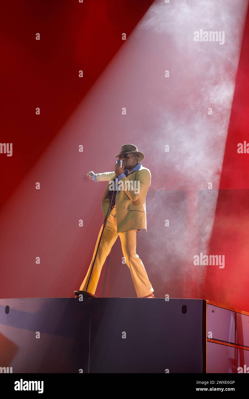 Limoges, France. 29 mars 2024. Comédie musicale je VAIS T’AIMER (je VOUS AIMERAI), un spectacle « événementiel » qui rassemble toutes les générations. Zénith de Limoges, France. 29 mars 2024. Voyagez de Paris à New York à bord du légendaire paquebot « France ». Je VAIS T'AIMER est une histoire originale autour des tubes de Michel Sardou : chansons iconiques et textes très modernes. Il raconte l’histoire des destins croisés des jeunes Français sur plusieurs décennies, des années Kennedy à nos jours. Zénith de Limoges, Limousin, haute-Vienne, France, Europe. Crédit : photo de HM images/Alamy Live News. Banque D'Images