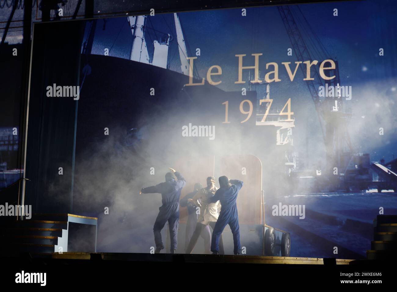 Limoges, France. 29 mars 2024. Comédie musicale je VAIS T’AIMER (je VOUS AIMERAI), un spectacle « événementiel » qui rassemble toutes les générations. Zénith de Limoges, France. 29 mars 2024. Voyagez de Paris à New York à bord du légendaire paquebot « France ». Je VAIS T'AIMER est une histoire originale autour des tubes de Michel Sardou : chansons iconiques et textes très modernes. Il raconte l’histoire des destins croisés des jeunes Français sur plusieurs décennies, des années Kennedy à nos jours. Zénith de Limoges, Limousin, haute-Vienne, France, Europe. Crédit : photo de HM images/Alamy Live News. Banque D'Images