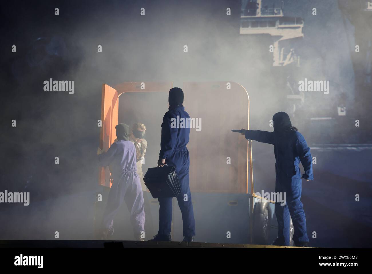 Limoges, France. 29 mars 2024. Comédie musicale je VAIS T’AIMER (je VOUS AIMERAI), un spectacle « événementiel » qui rassemble toutes les générations. Zénith de Limoges, France. 29 mars 2024. Voyagez de Paris à New York à bord du légendaire paquebot « France ». Je VAIS T'AIMER est une histoire originale autour des tubes de Michel Sardou : chansons iconiques et textes très modernes. Il raconte l’histoire des destins croisés des jeunes Français sur plusieurs décennies, des années Kennedy à nos jours. Zénith de Limoges, Limousin, haute-Vienne, France, Europe. Crédit : photo de HM images/Alamy Live News. Banque D'Images