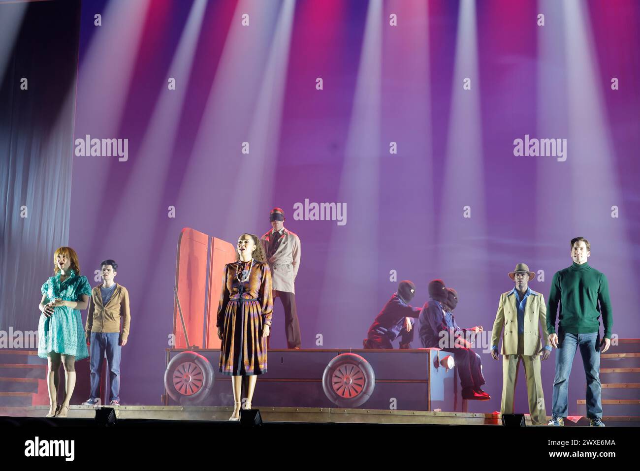 Limoges, France. 29 mars 2024. Comédie musicale je VAIS T’AIMER (je VOUS AIMERAI), un spectacle « événementiel » qui rassemble toutes les générations. Zénith de Limoges, France. 29 mars 2024. Voyagez de Paris à New York à bord du légendaire paquebot « France ». Je VAIS T'AIMER est une histoire originale autour des tubes de Michel Sardou : chansons iconiques et textes très modernes. Il raconte l’histoire des destins croisés des jeunes Français sur plusieurs décennies, des années Kennedy à nos jours. Zénith de Limoges, Limousin, haute-Vienne, France, Europe. Crédit : photo de HM images/Alamy Live News. Banque D'Images