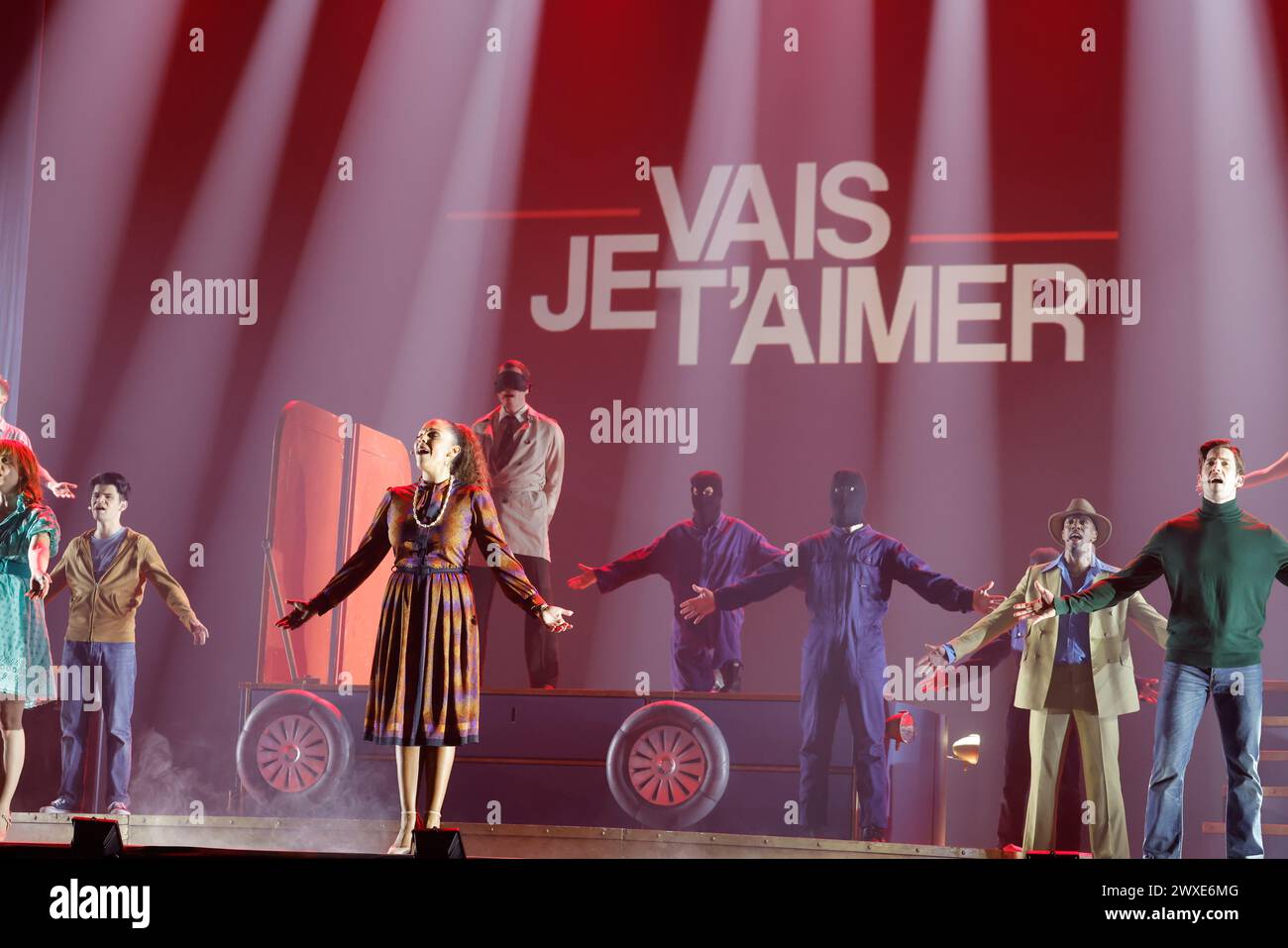 Limoges, France. 29 mars 2024. Comédie musicale je VAIS T’AIMER (je VOUS AIMERAI), un spectacle « événementiel » qui rassemble toutes les générations. Zénith de Limoges, France. 29 mars 2024. Voyagez de Paris à New York à bord du légendaire paquebot « France ». Je VAIS T'AIMER est une histoire originale autour des tubes de Michel Sardou : chansons iconiques et textes très modernes. Il raconte l’histoire des destins croisés des jeunes Français sur plusieurs décennies, des années Kennedy à nos jours. Zénith de Limoges, Limousin, haute-Vienne, France, Europe. Crédit : photo de HM images/Alamy Live News. Banque D'Images