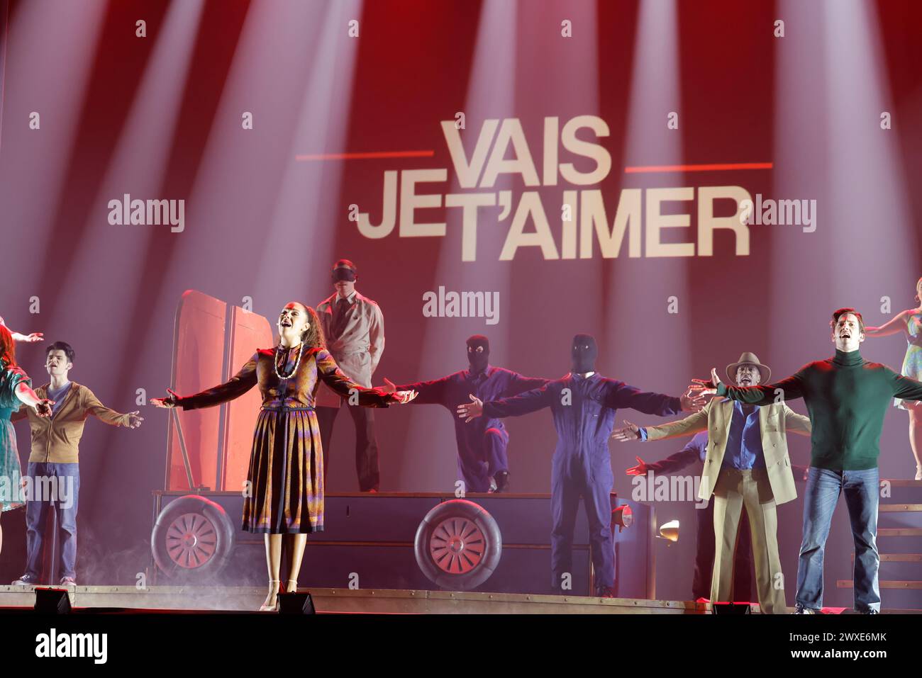 Limoges, France. 29 mars 2024. Comédie musicale je VAIS T’AIMER (je VOUS AIMERAI), un spectacle « événementiel » qui rassemble toutes les générations. Zénith de Limoges, France. 29 mars 2024. Voyagez de Paris à New York à bord du légendaire paquebot « France ». Je VAIS T'AIMER est une histoire originale autour des tubes de Michel Sardou : chansons iconiques et textes très modernes. Il raconte l’histoire des destins croisés des jeunes Français sur plusieurs décennies, des années Kennedy à nos jours. Zénith de Limoges, Limousin, haute-Vienne, France, Europe. Crédit : photo de HM images/Alamy Live News. Banque D'Images