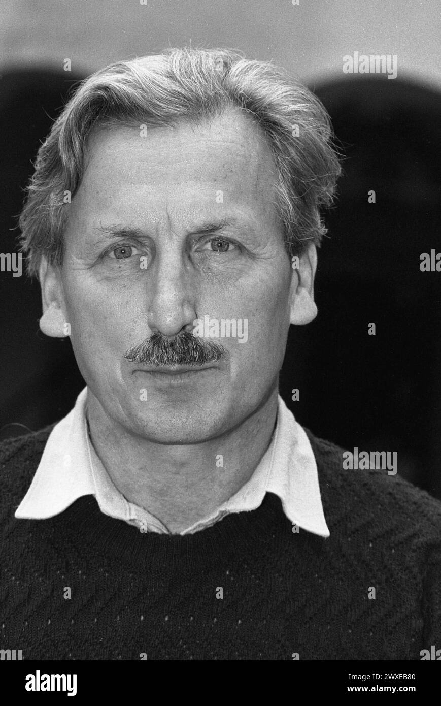 Arno Surminski Autor 10/89 Rag Arno Surminski im Oktober 1989 auf der Frankfurter Buchmesse Deutschland Deutsch deutscher Mann Schriftsteller journaliste Literatur Messe auteur allemand Hoch Porträt Neutral SW *** Arno Surminski auteur 10 89 Rag Arno Surminski en octobre 1989 à la Foire du livre de Francfort Allemagne allemand homme écrivain journaliste Foire de littérature écrivain allemand écrivain haut portrait neutre bw Banque D'Images