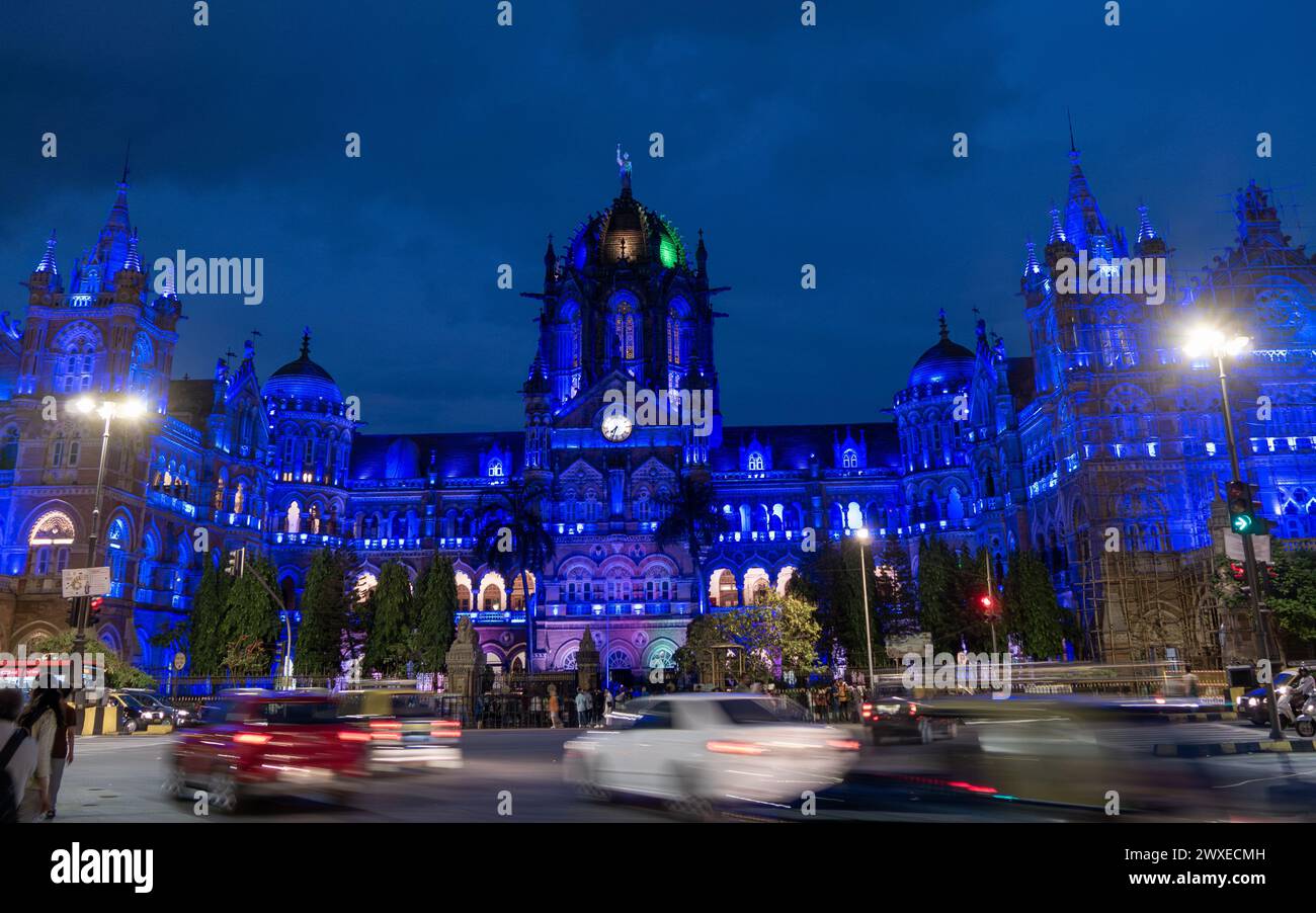 MUMBAI, INDE - 11 juin 2022 : la gare de Chhatrapati Shivaji Terminus, est une gare ferroviaire historique et un site du patrimoine mondial de l'UNESCO à Mumbai, Banque D'Images