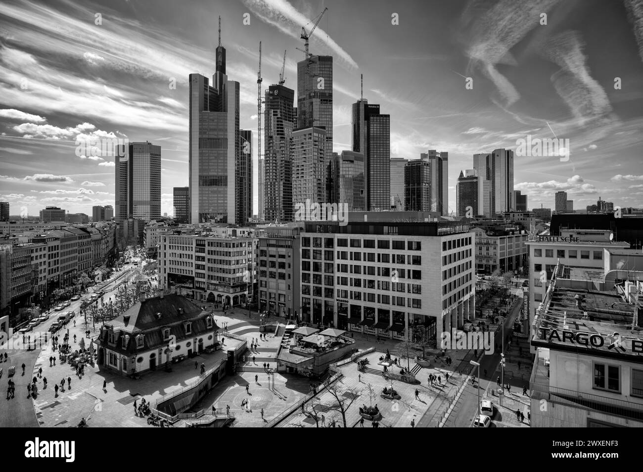 Hauptwache, Skyline Financial District, Commerzbank Tower, QUATRE projets de construction, Westend, noir et blanc, Francfort-sur-le-main, Hesse, Allemagne Banque D'Images