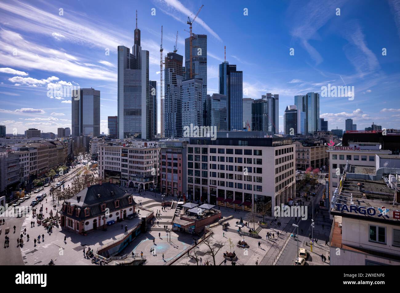Hauptwache, Skyline Financial District, Commerzbank Tower, QUATRE projets de construction, Westend, Francfort-sur-le-main, Hesse, Allemagne Banque D'Images