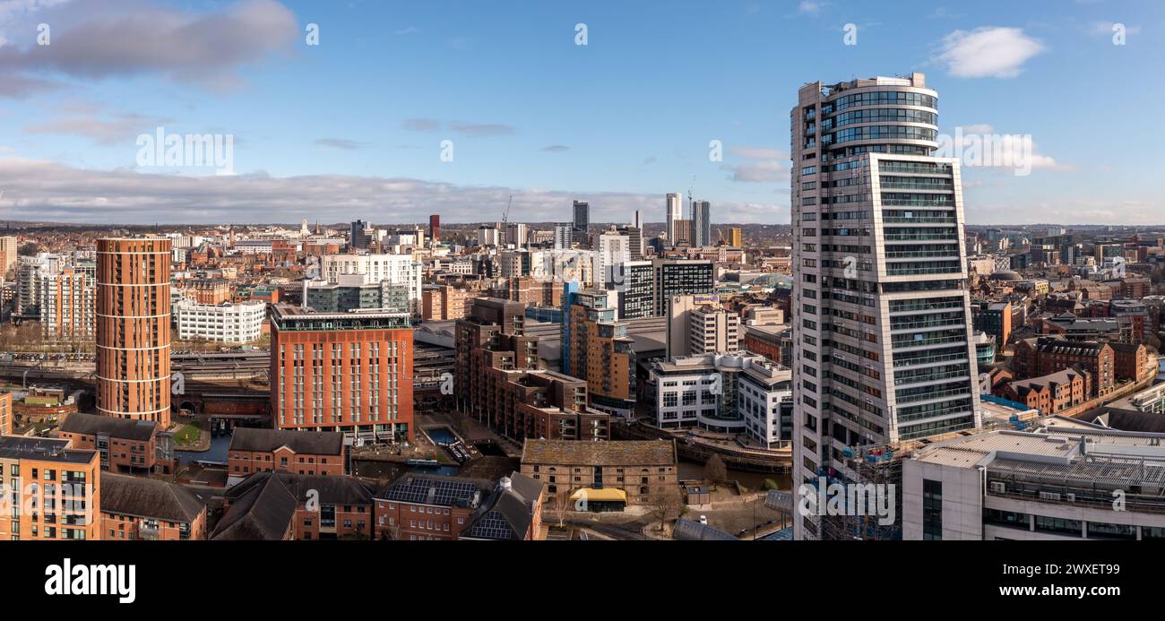 LEEDS, ROYAUME-UNI - 29 MARS 2024. . Une vue panoramique aérienne du centre-ville de Leeds dans le paysage urbain de Granary Wharf depuis le skyscra Bridgewater place Banque D'Images