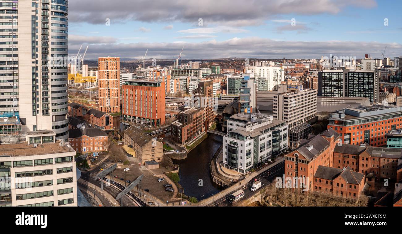 LEEDS, ROYAUME-UNI - 29 MARS 2024. . Une vue panoramique aérienne du centre-ville de Leeds dans le paysage urbain de Granary Wharf depuis le skyscra Bridgewater place Banque D'Images