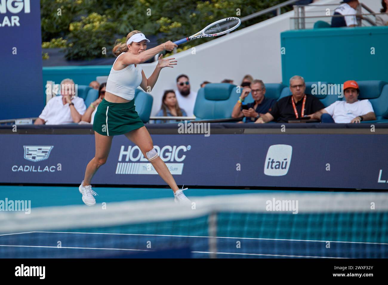 Miami Gardens, Floride, États-Unis. 30 mars 2024. Elena Rybakina (KAZ) vs Danielle Collins (USA) lors du tournoi mondial de tennis à l'Open de Miami 2024 présenté par Itau. Crédit : Yaroslav Sabitov/YES Market Media/Alamy Live News. Banque D'Images