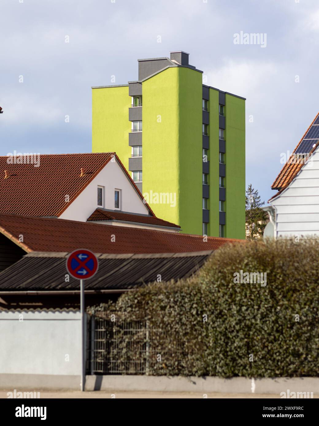 Immeuble résidentiel à Ingolstadt par un jour de printemps lumineux Banque D'Images