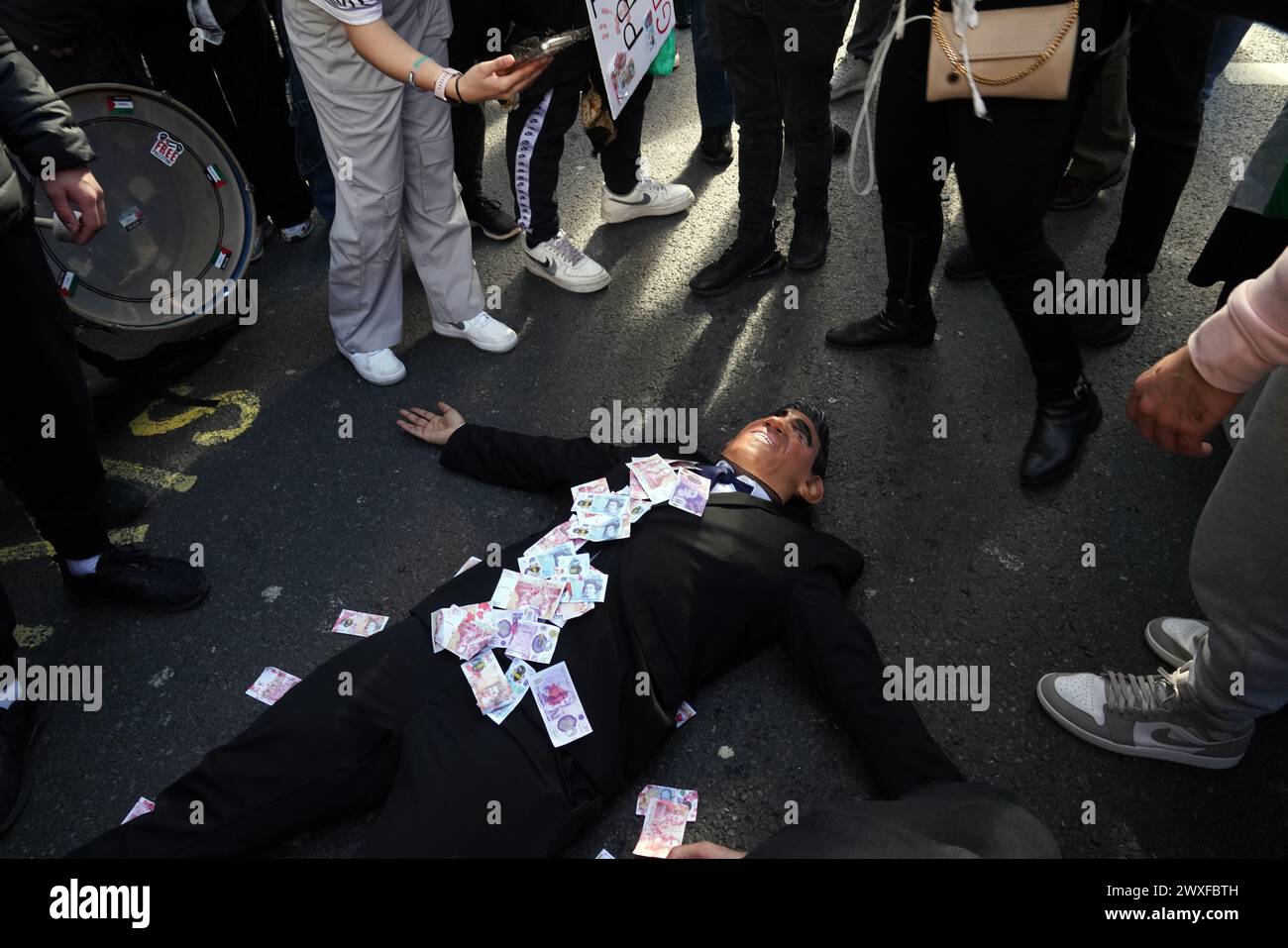 Centre de Londres, 30 mars 2024, Royaume-Uni : aujourd'hui, des dizaines de milliers de personnes ont défilé de Russell Square à Trafalgar Square, sur ce qui est maintenant la onzième marche consécutive à Londres, exigeant un cessez-le-feu à Gaza. La marche est restée pacifique. Crédit : Natasha Quarmby/Alamy Live News Banque D'Images