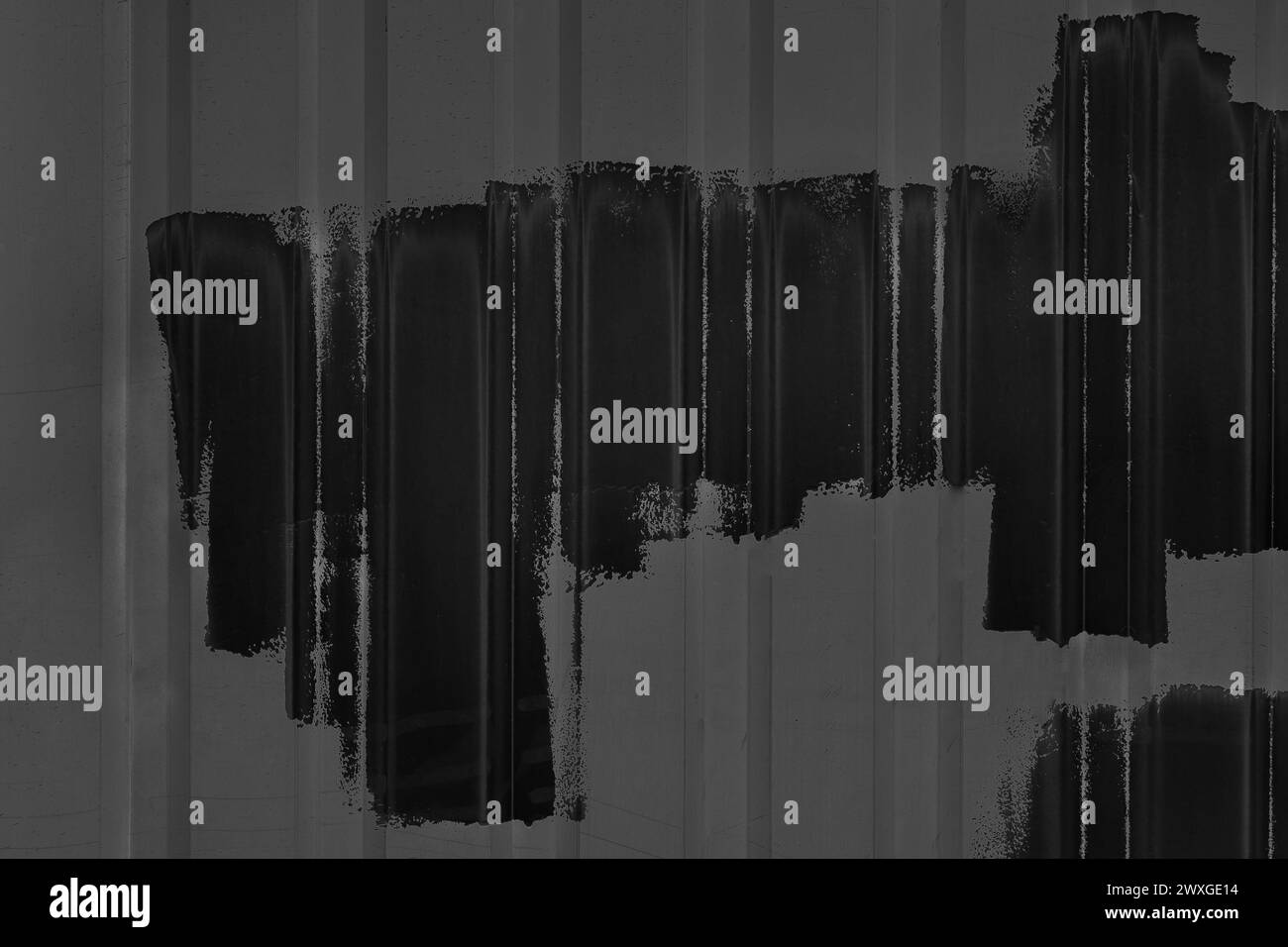 Pinceau noir foncé coups abstrait design gris métallique texture de clôture texte espace fond blanc échantillon vide. Banque D'Images