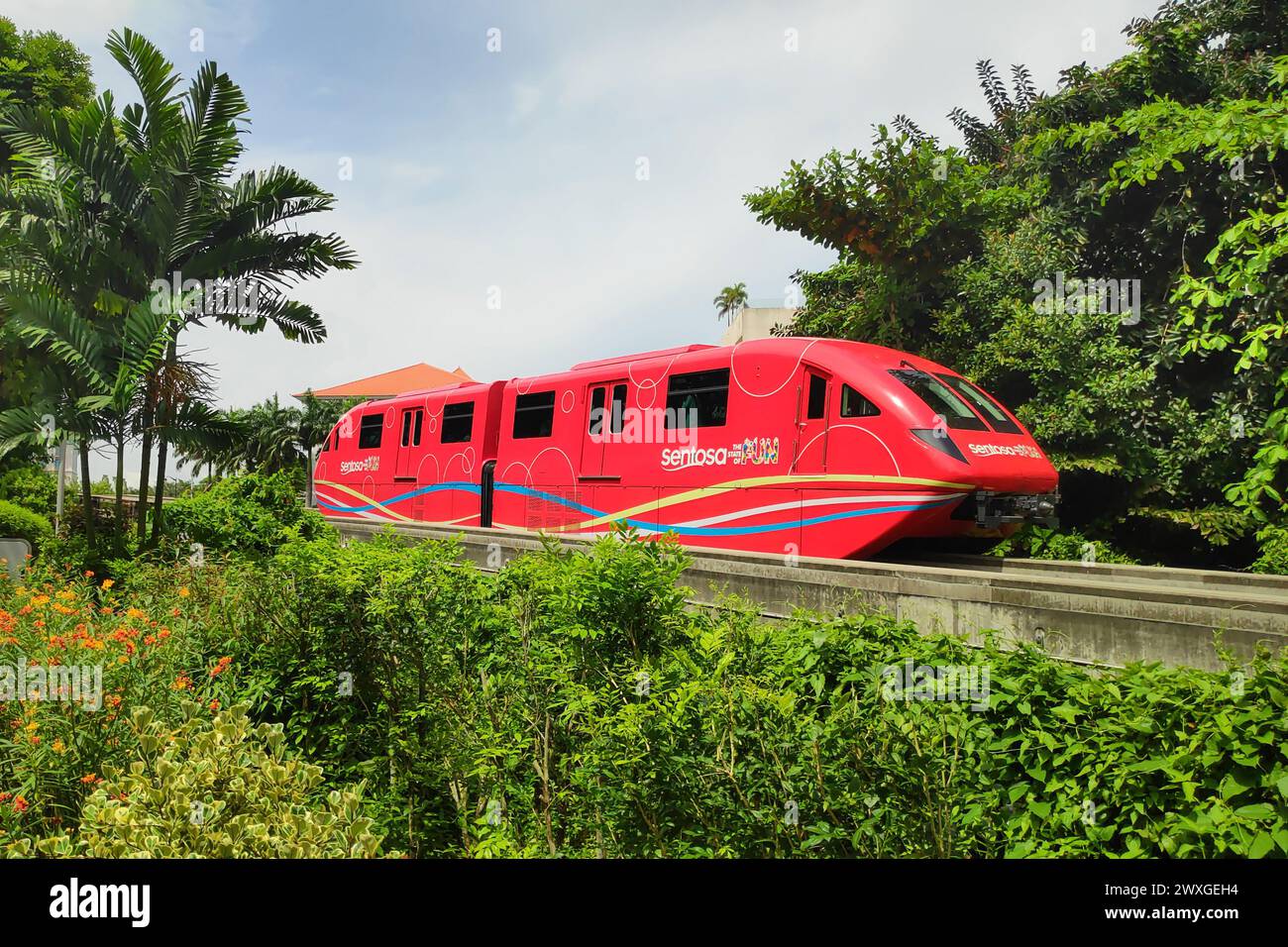 Sentosa, Singapour - 09 septembre 2018 : monorail à Sentosa reliant la plage à la station MRT près de Universal Studio. Banque D'Images