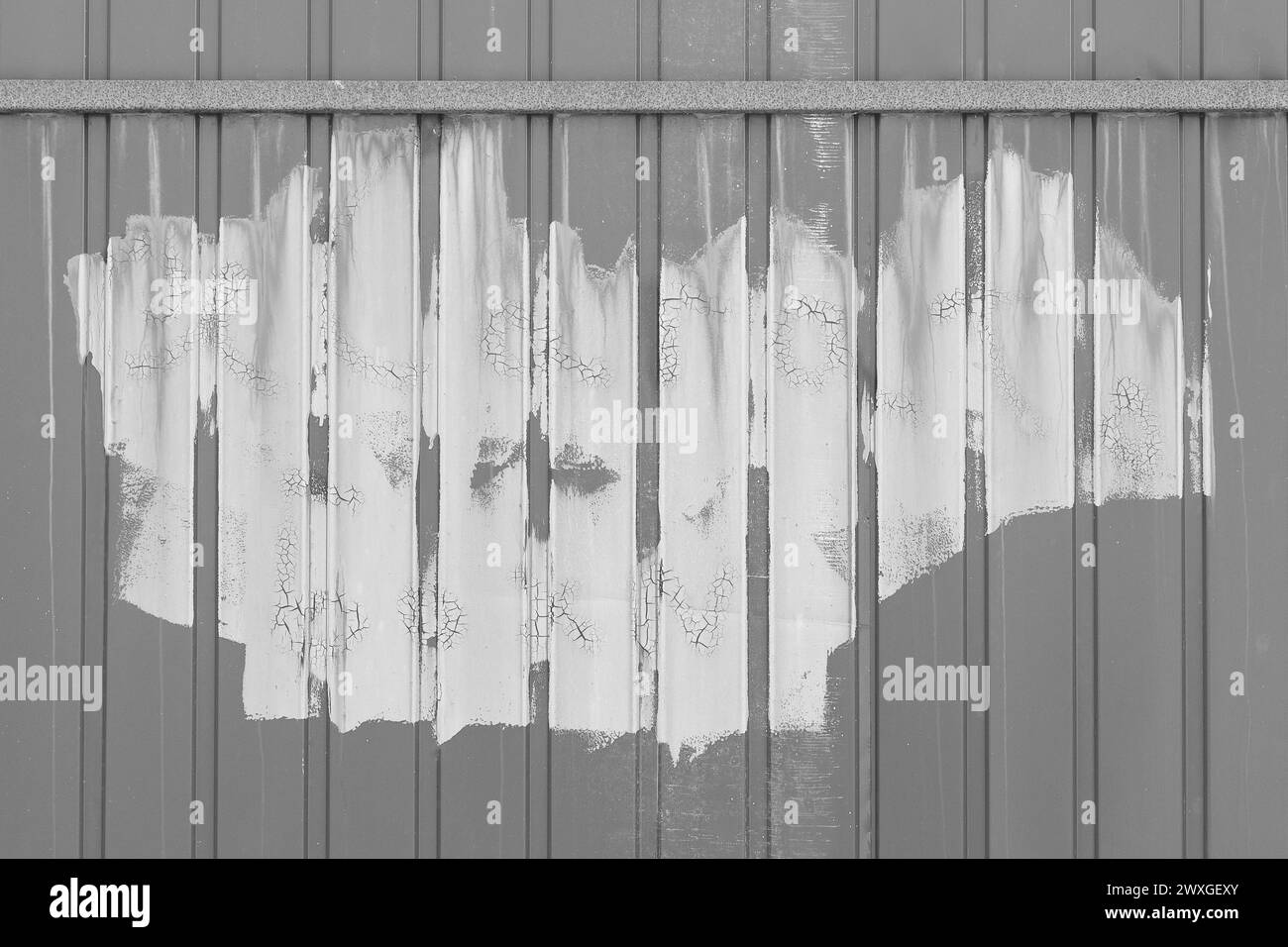 Blanc brillant Paint Brush Pattern abstrait surface Design gris clôture métallique espace vide fond de texte vide gris. Banque D'Images