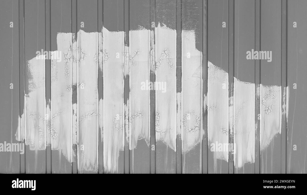 Blanc pinceau traits motif abstrait surface Design gris clôture métallique espace vide fond de texte vide gris. Banque D'Images