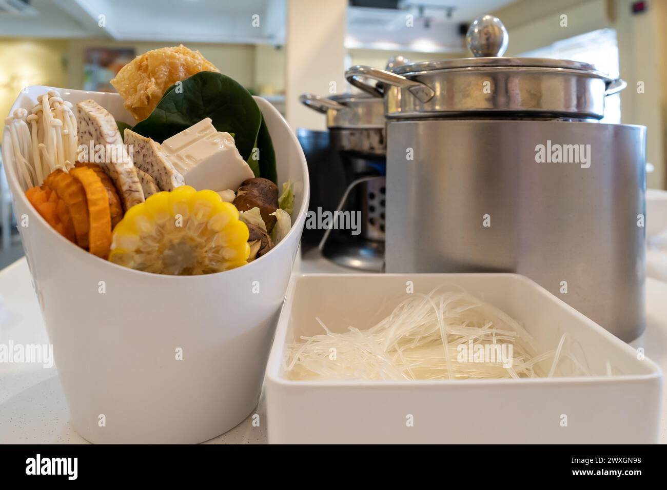 Vue rapprochée du plat chaud de mélange de légumes. Banque D'Images