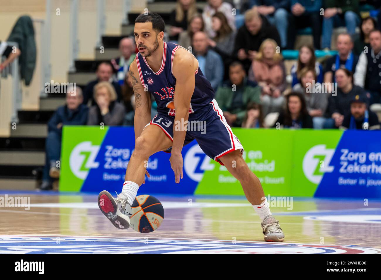 LEIDEN, PAYS-BAS - MARS 30 : Engel Rodriguez de RSW Liege basket en action lors du BNXT League Elite Gold match opposant Zorg en Zekerheid Leiden Banque D'Images