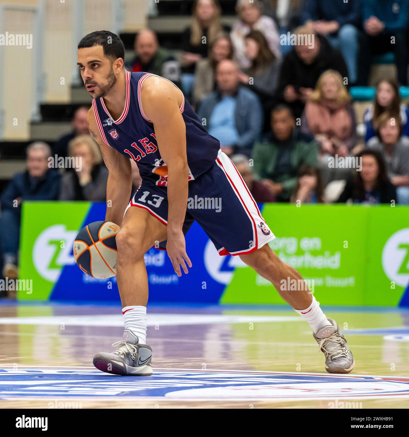 LEIDEN, PAYS-BAS - MARS 30 : Engel Rodriguez de RSW Liege basket en action lors du BNXT League Elite Gold match opposant Zorg en Zekerheid Leiden Banque D'Images