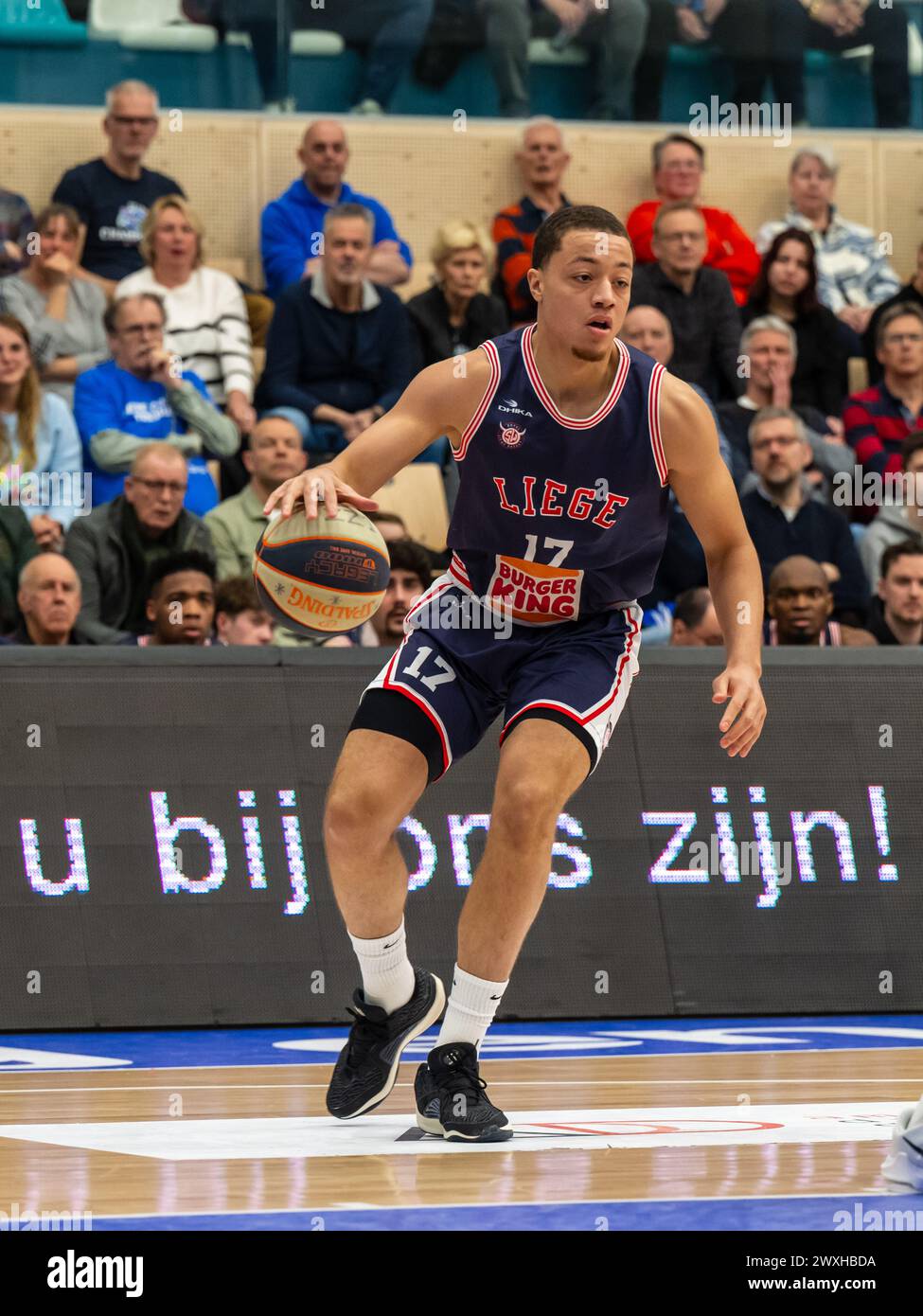 LEIDEN, PAYS-BAS - MARS 30 : Moussa Noterman de RSW Liege basket lors du match d'Or Elite de la BNXT League entre Zorg en Zekerheid Leiden et RSW L. Banque D'Images