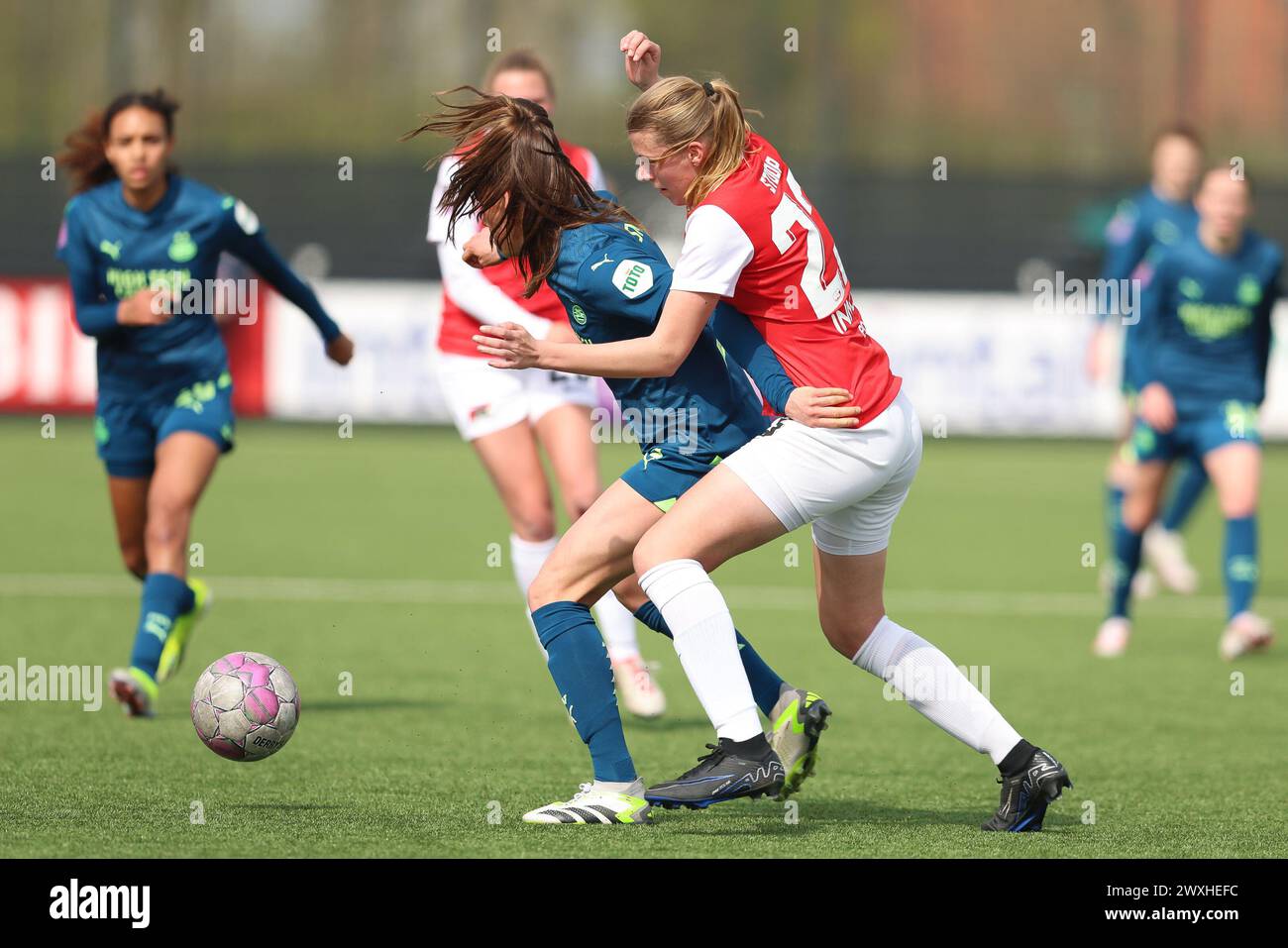 Wijdewormer, pays-Bas. 31 mars 2024. WIJDEWORMER, PAYS-BAS - MARS 31 : Maudy Stoop de l'AZ lors du match Eredivisie féminin d'Azerion entre l'AZ Alkmaar et le PSV à l'AFAS Trainingscomplex le 31 mars 2024 à Wijdewormer, pays-Bas. (Photo de Gerard Spaans/Orange Pictures) crédit : Orange pics BV/Alamy Live News Banque D'Images