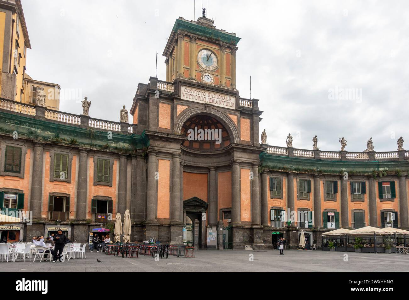 Place Dante, Foro Carolino, pensionnat national Vittorio Emanuele II, Naples, Italie. Banque D'Images
