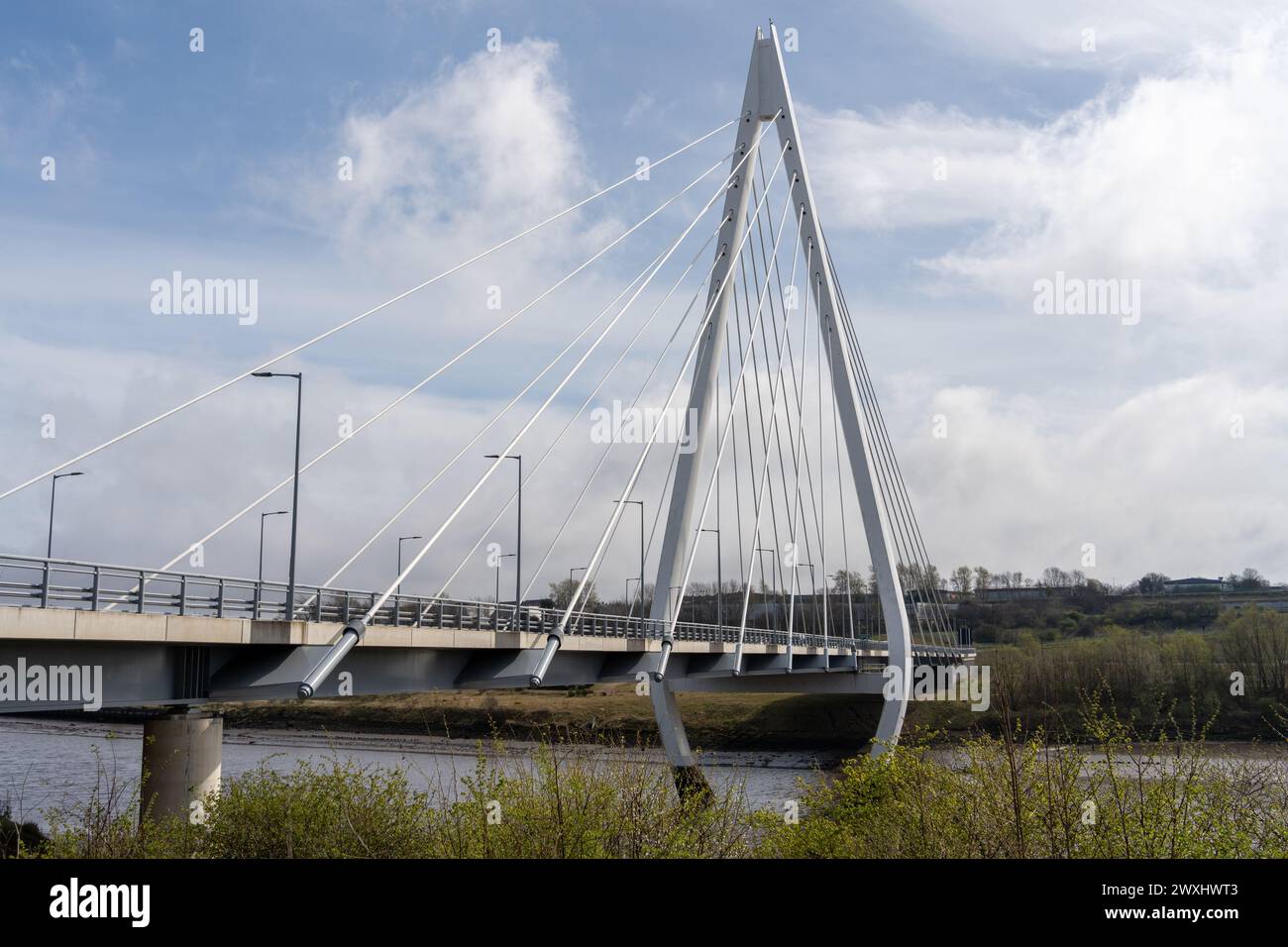 Le Northern Spire Bridge au-dessus de la rivière Wear, à Sunderland, Royaume-Uni, entre Castletown au nord et Pallion sur la rive sud. Banque D'Images