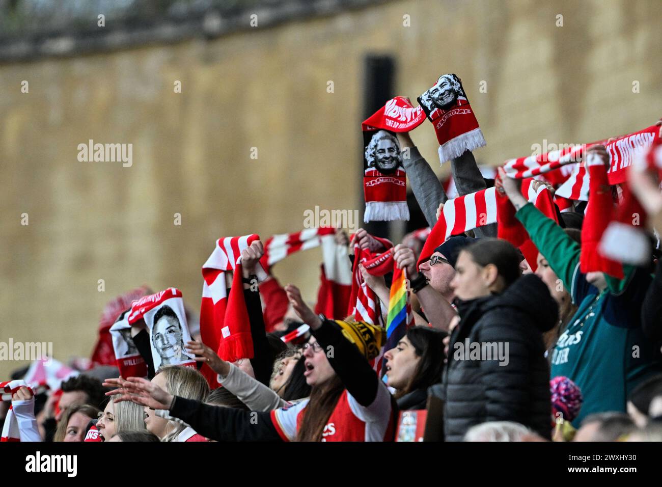 Fans d'Arsenal lors du match final de la Coupe de la Ligue féminine de la FA Arsenal femmes vs Chelsea FC femmes à Molineux, Wolverhampton, Royaume-Uni, 31 mars 2024 (photo de Cody Froggatt/Actualités images) Banque D'Images