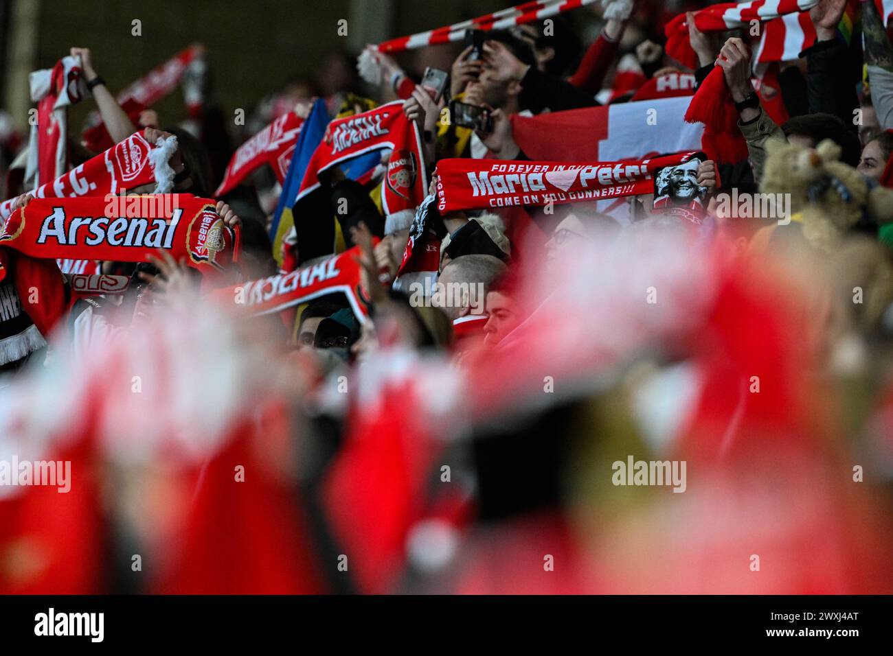 Fans d'Arsenal lors du match final de la Coupe de la Ligue féminine de la FA Arsenal femmes vs Chelsea FC femmes à Molineux, Wolverhampton, Royaume-Uni, 31 mars 2024 (photo de Cody Froggatt/Actualités images) Banque D'Images