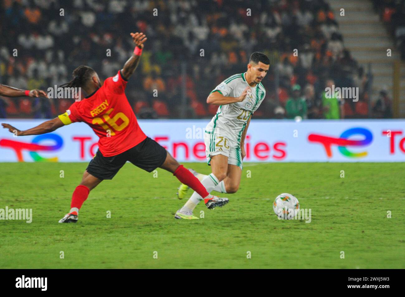 ABIDJAN, COTE D'IVORE - 15 JANVIER ; Youcef Atal d'Algérie lors du match de la Coupe d'Afrique des Nations TotalEnergies CAF (AFCON 2023) entre l'Algérie et Banque D'Images