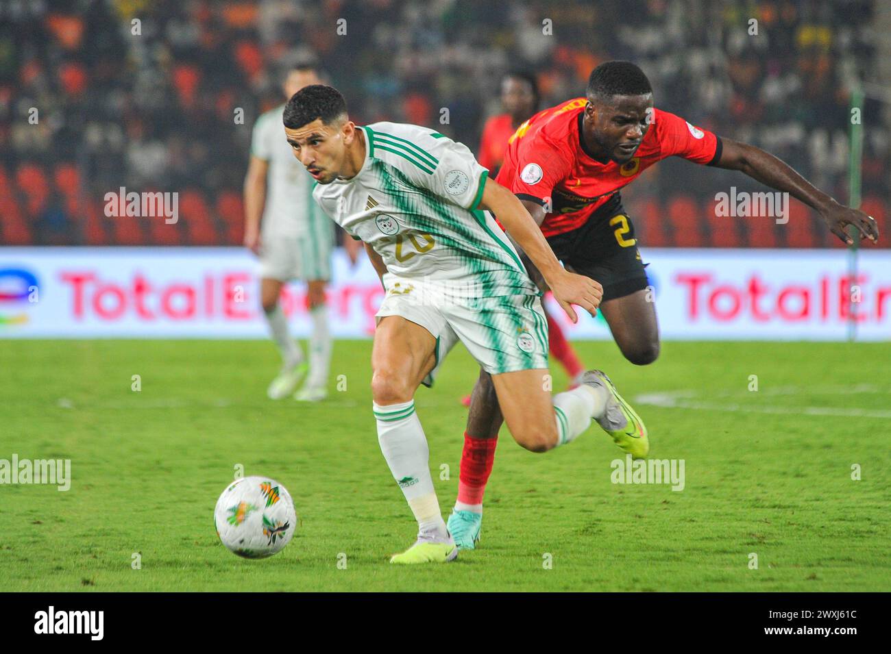 ABIDJAN, COTE D'IVORE - 15 JANVIER ; Youcef Atal d'Algérie lors du match de la Coupe d'Afrique des Nations TotalEnergies CAF (AFCON 2023) entre l'Algérie et Banque D'Images