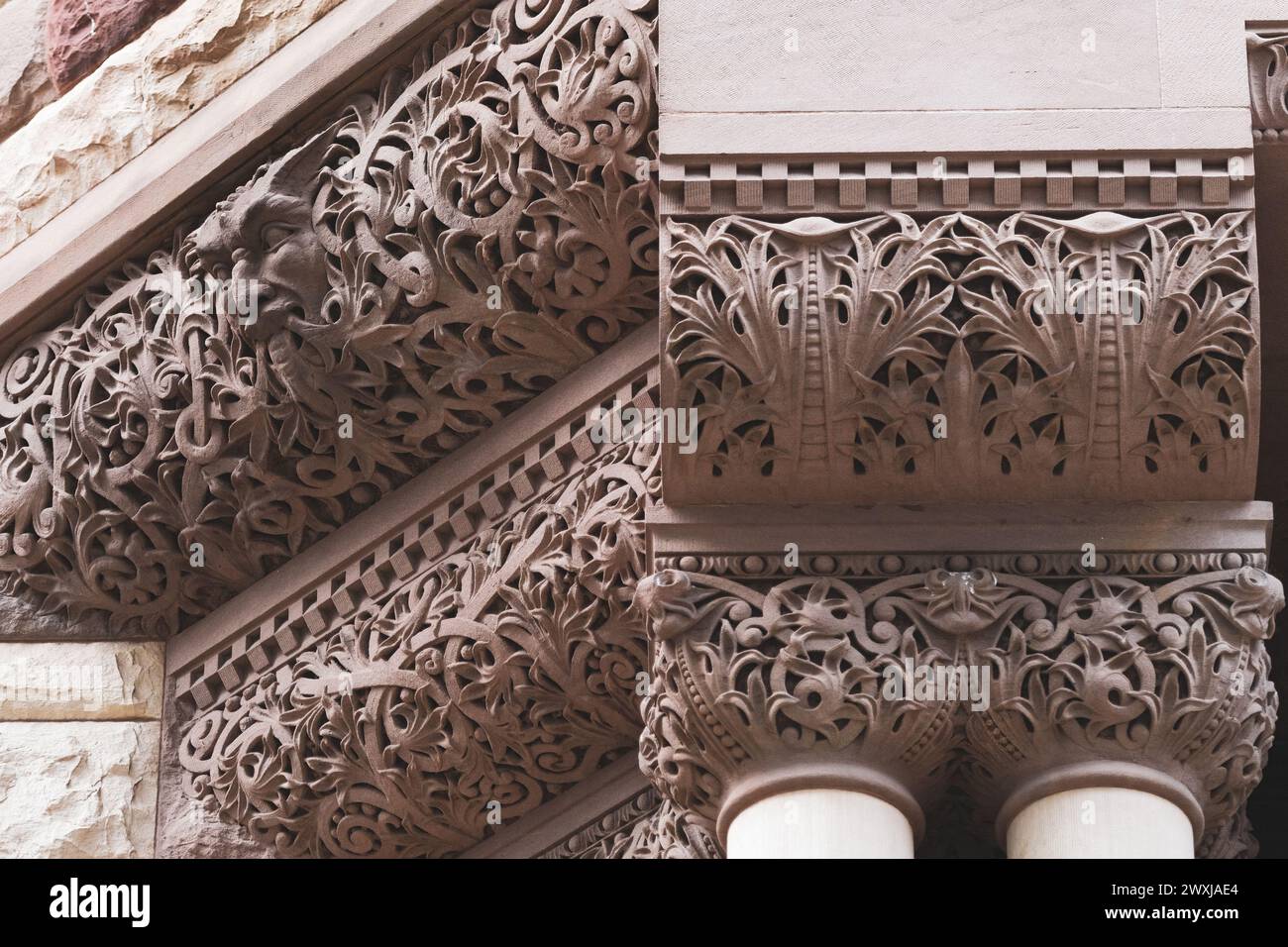 Caractéristiques architecturales coloniales ou détails dans l'ancien édifice de l'hôtel de ville (1898), Toronto, Canada. Partie d'une série. Banque D'Images