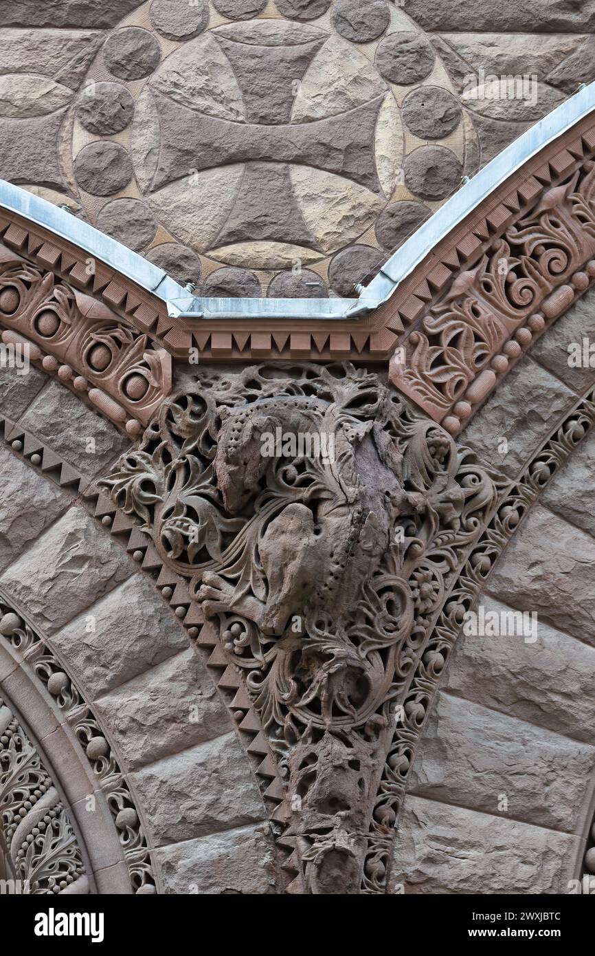 Caractéristiques architecturales coloniales ou détails dans l'ancien édifice de l'hôtel de ville (1898), Toronto, Canada. Partie d'une série. Banque D'Images