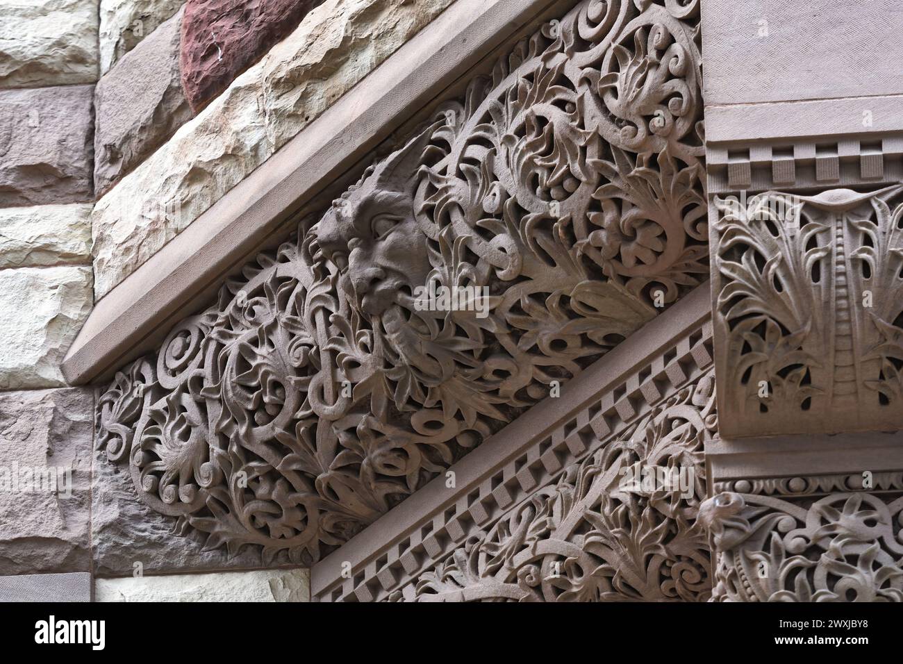 Caractéristiques architecturales coloniales ou détails dans l'ancien édifice de l'hôtel de ville (1898), Toronto, Canada. Partie d'une série. Banque D'Images