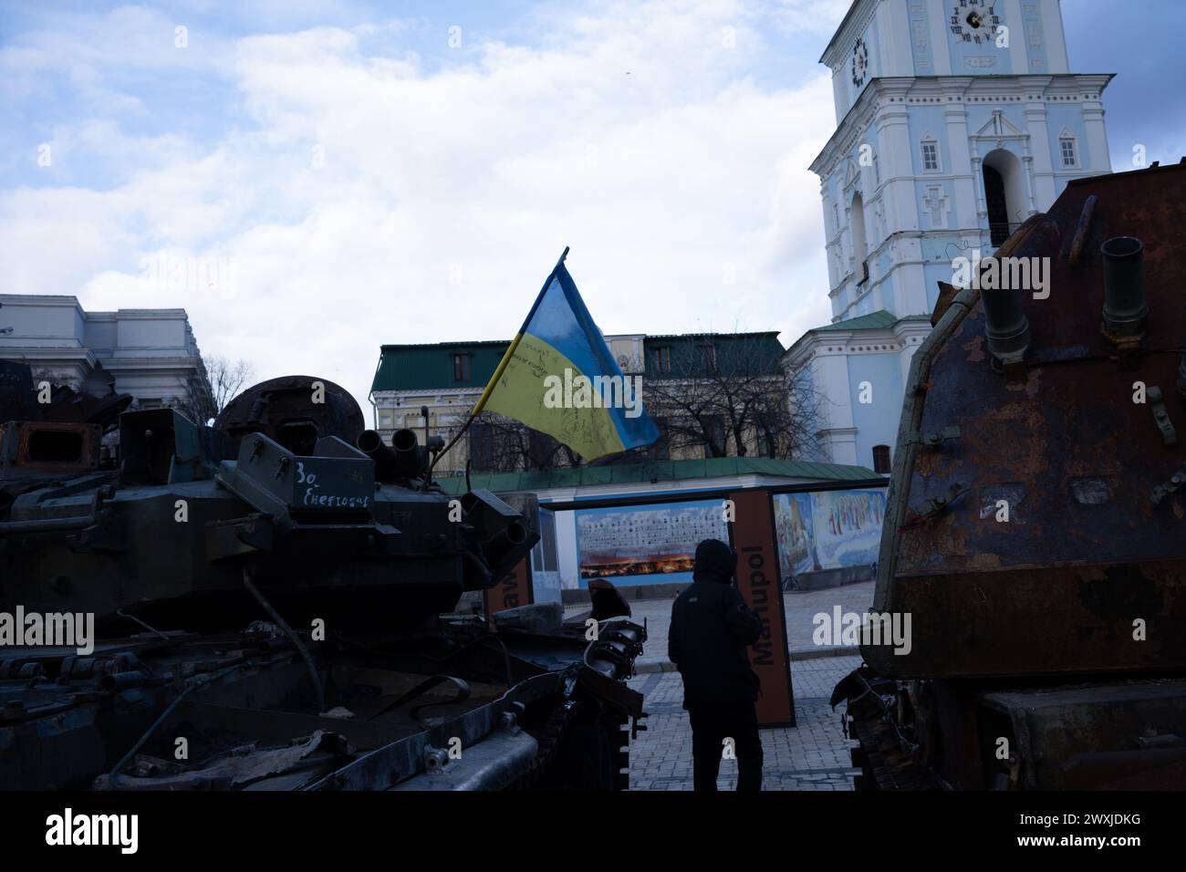 Des chars russes brûlés sont affichés sur des produits Place Michael à Kiev, Ukraine Banque D'Images