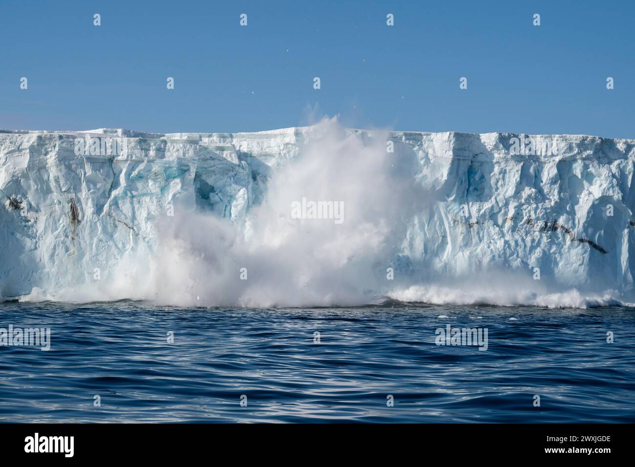 Antarctique, mer de Ross, Terre Victoria, Baie de Terra Nova. Glacier Campbell, grand vêlage au large de la face du glacier. Série 4 sur 4 images Banque D'Images