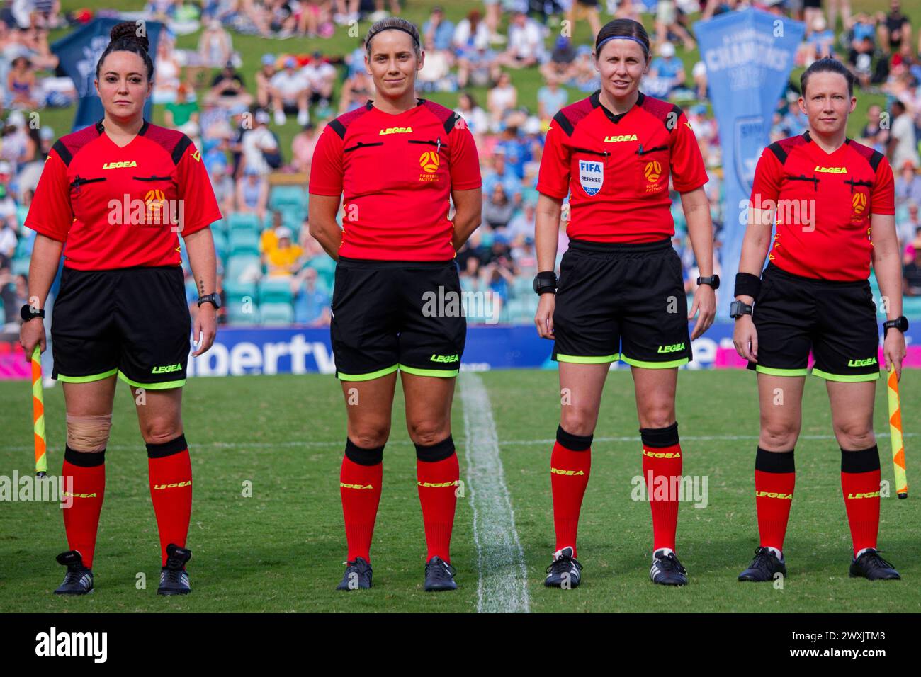 Sydney, Australie. 31 mars 2024. Les arbitres du match s'alignent avant le match de A-League Women Rd22 entre Sydney FC et Melbourne Victory au Leichhardt Oval le 31 mars 2024 à Sydney, Australie crédit : IOIO IMAGES/Alamy Live News Banque D'Images