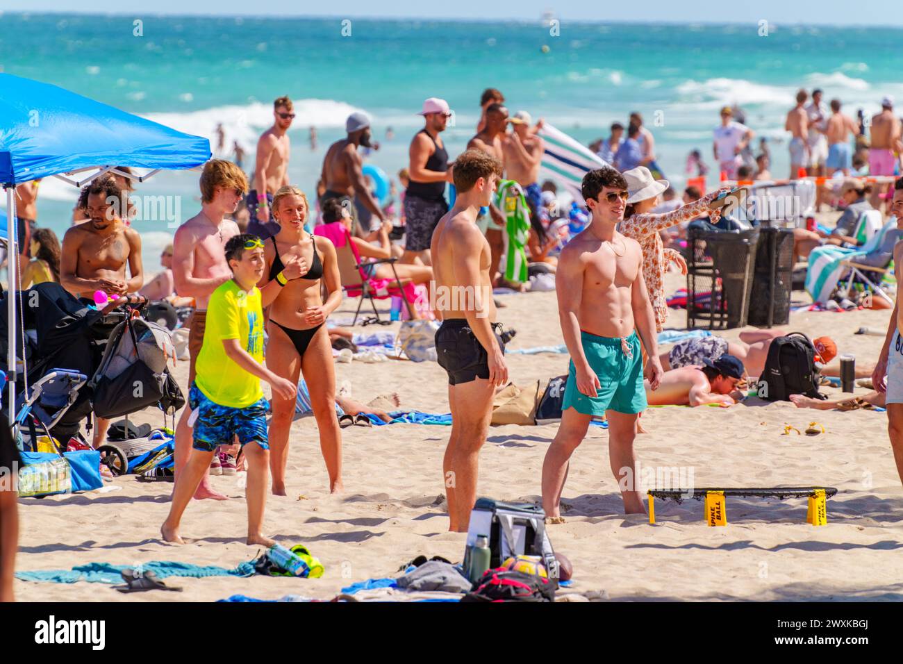 Fort Lauderdale, FL, États-Unis - 30 mars 2024 : photos de foules sur Fort Lauderdale Beach Florida Spring Break 2024 Banque D'Images