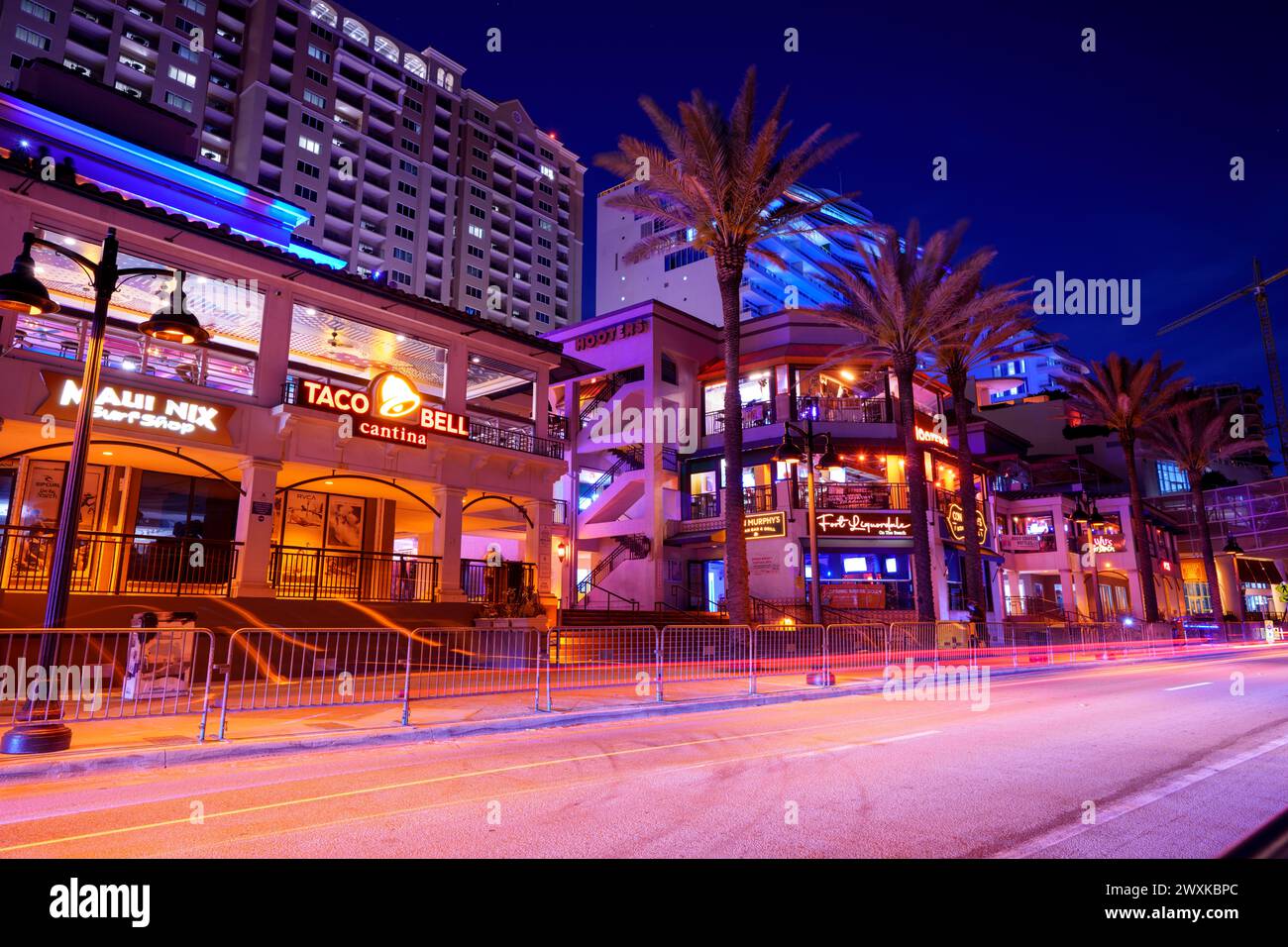 Fort Lauderdale, FL, États-Unis - 30 mars 2024 : Beach place Fort Lauderdale photo de nuit longue exposition Banque D'Images
