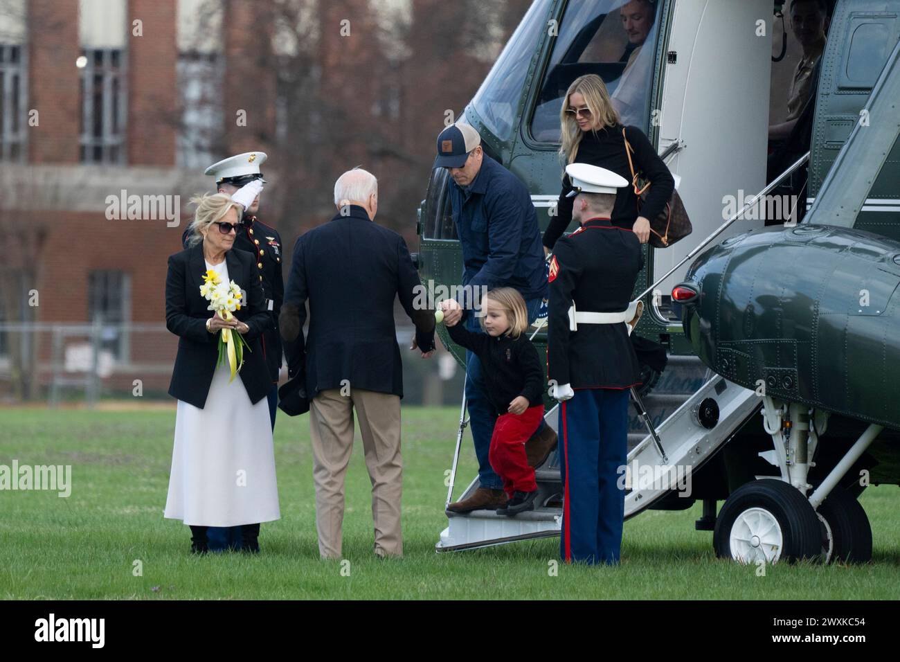 Washington, États-Unis. 31 mars 2024. Le président des États-Unis Joe Biden, la première dame Dr Jill Biden, Hunter Biden, Melissa Cohen Biden et son petit-fils beau Biden retournent à Washington, DC, après avoir passé le week-end de Pâques à Camp David, le dimanche 31 mars 2024. Photo de Chris Kleponis/UPI crédit : UPI/Alamy Live News Banque D'Images