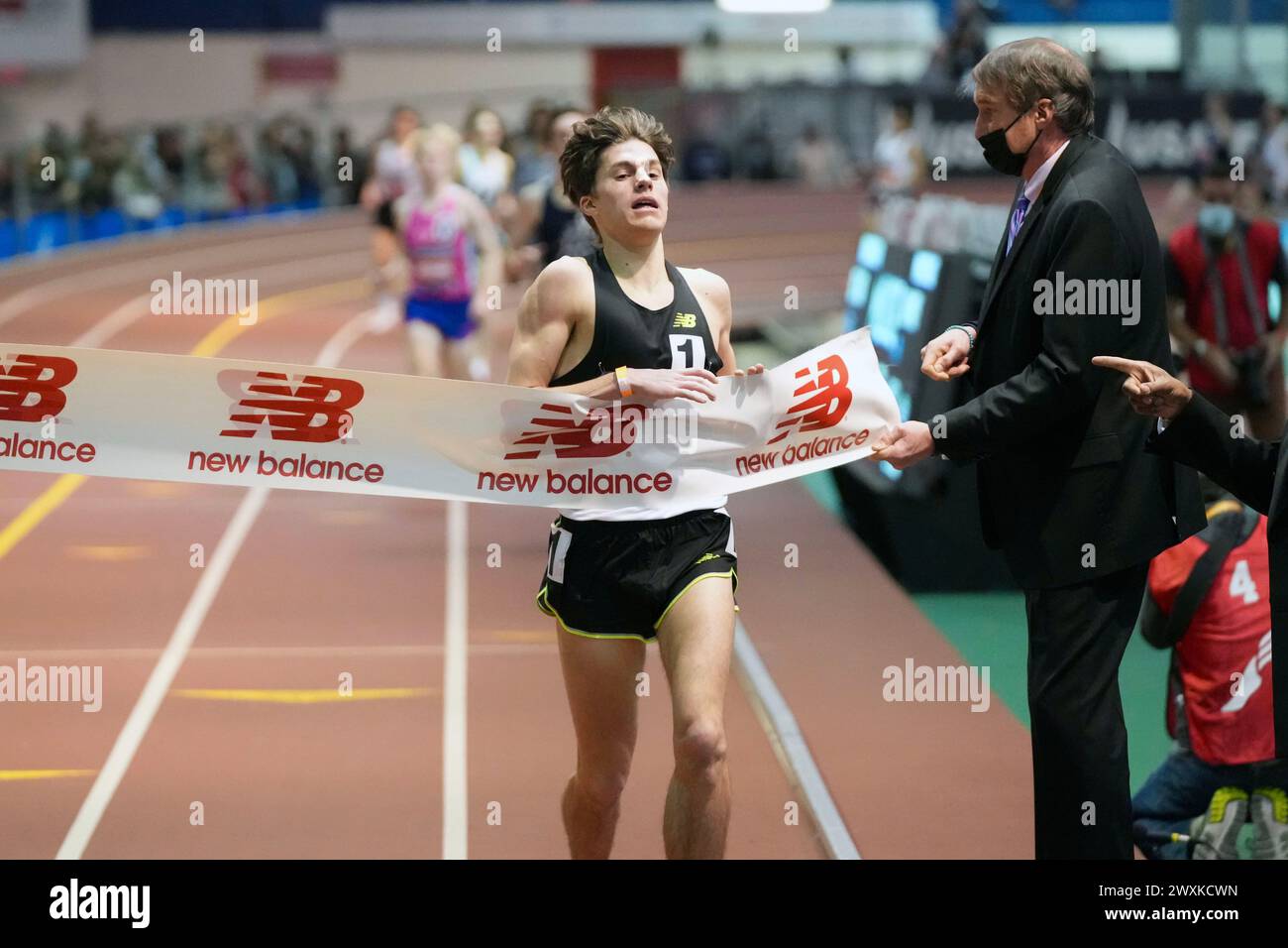 Gary Martin remporte le mile du lycée en 4:06,58 aux 114e Jeux de Millrose à l'Armory, samedi 29 janvier 2022, à New York. (David Hicks/image Banque D'Images