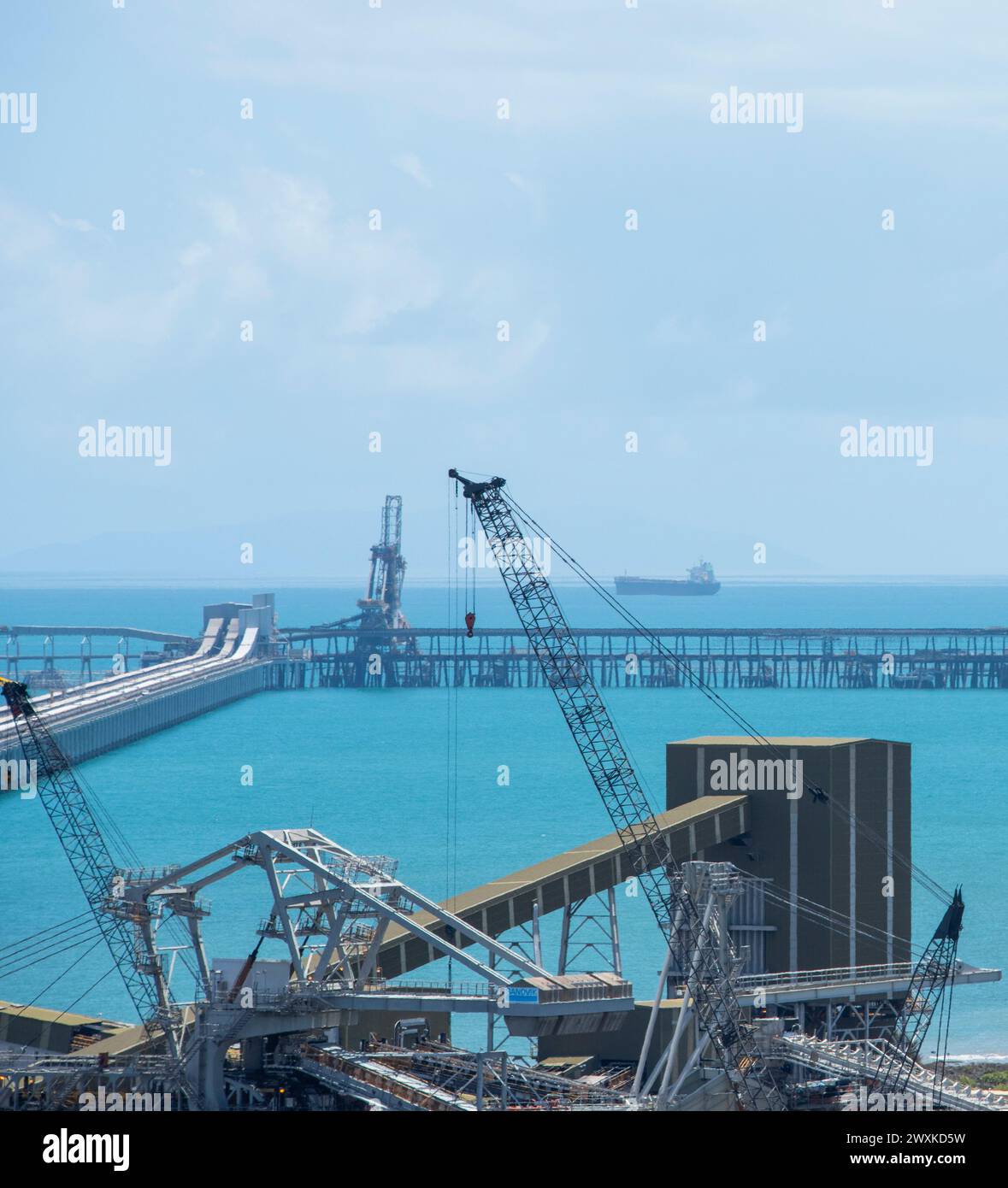 Deux terminaux de charbon situés dans le port, le terminal de charbon Hay point (HPCT) et le terminal de charbon Dalrymple Bay (DBCT), sont en service dans les mines de charbon du centre du Queensland Banque D'Images