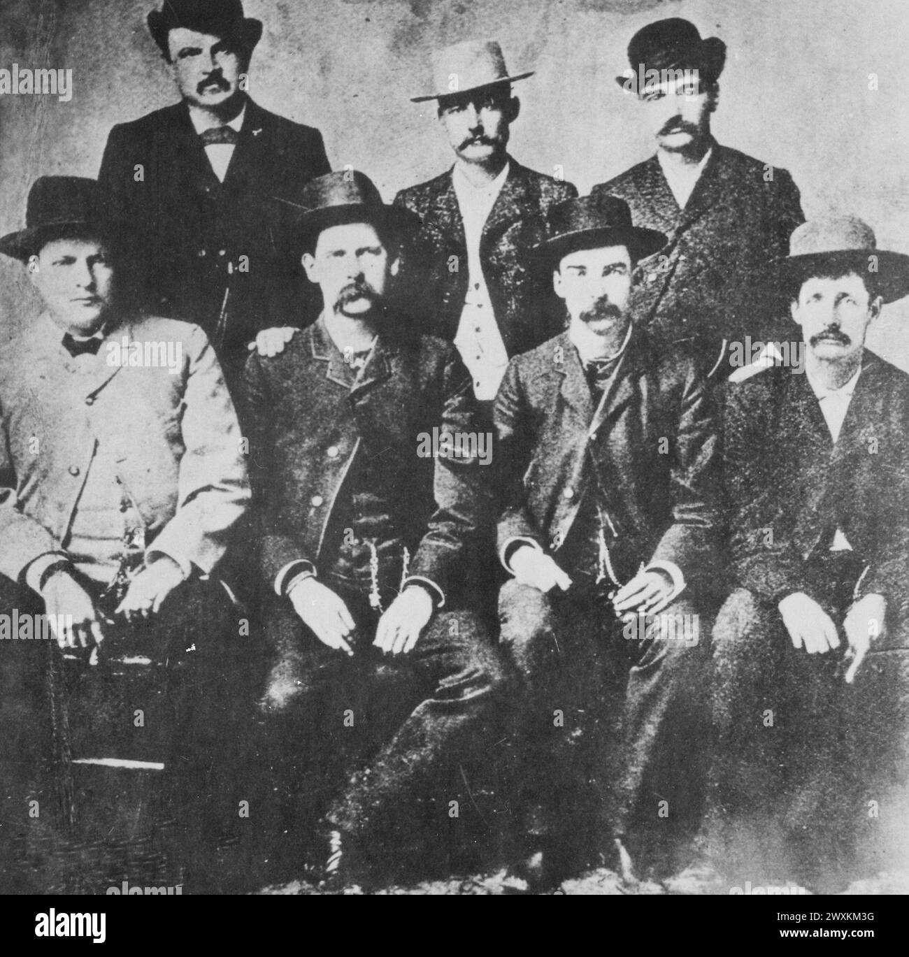 Dodge City [Kans.] Commissaires à la paix. De l à R : Chas. Bassett, W. H. Harris, Wyatt Earp, Luke Short, L. McLean, bat Masterson, Neal Brown. env. 1890 Banque D'Images