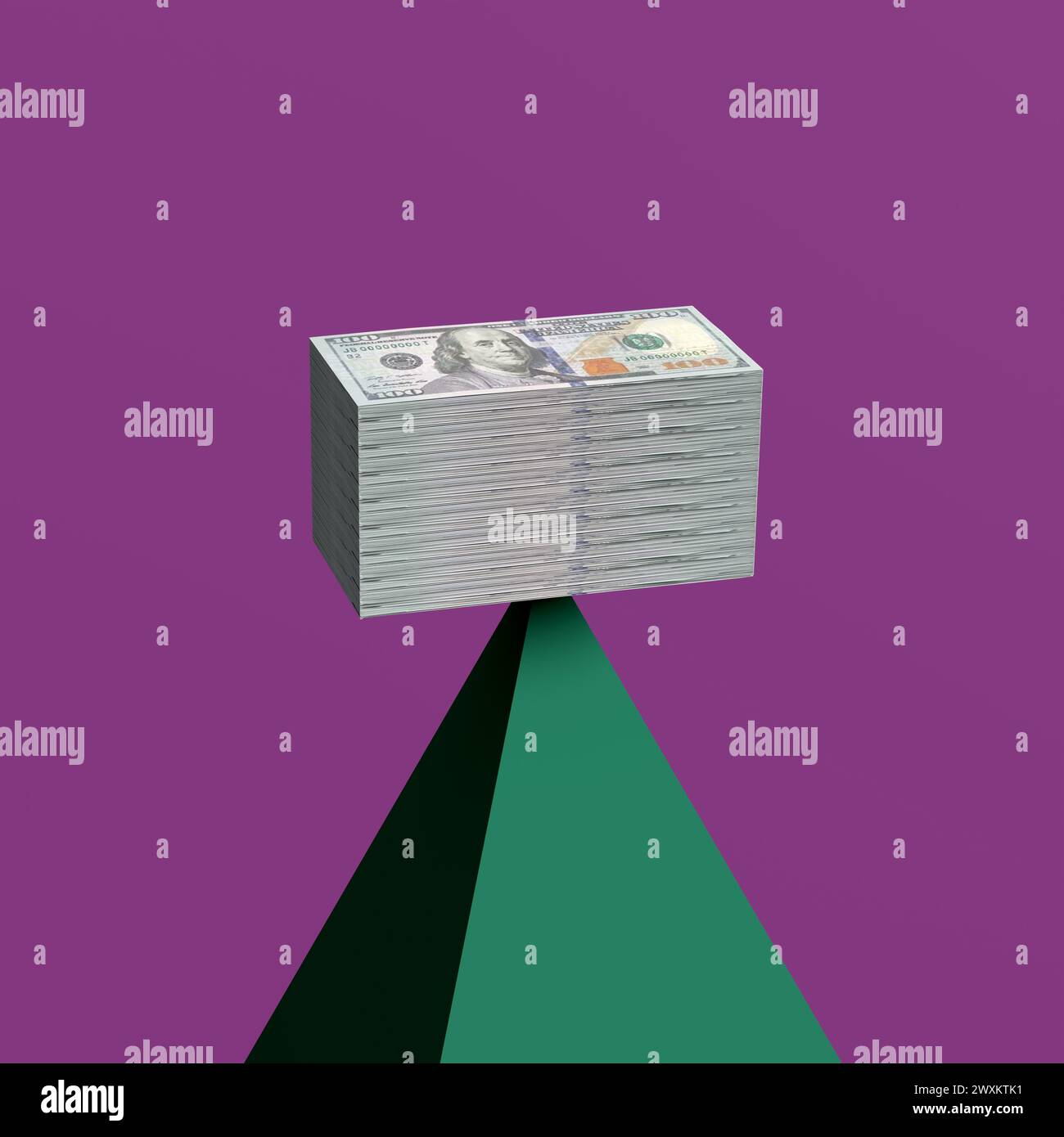 Pile de billets de 100 dollars US balance sur pyramide verte avec fond violet. Équilibre économique et inflation. Capitalisme, hégémonie et Banque D'Images