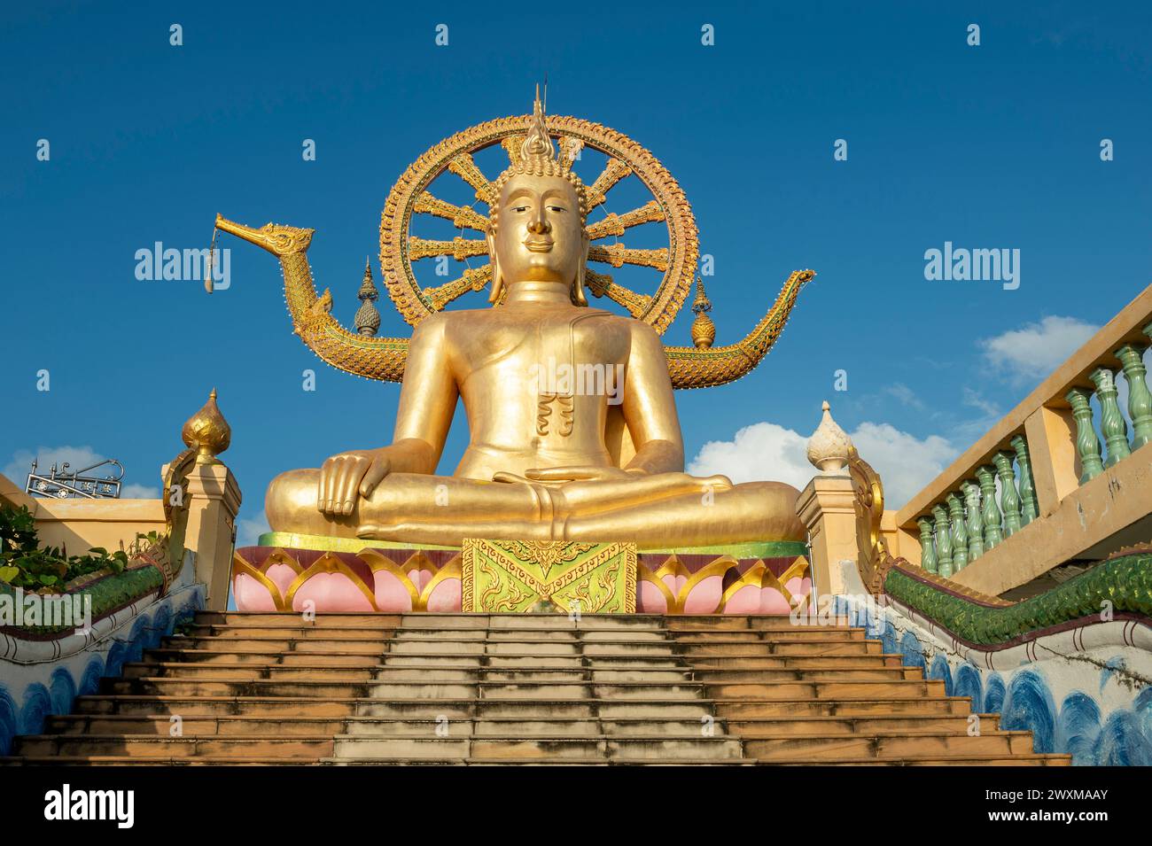 Koh Samui, Thaïlande - 21 janvier 2024 : Wat Phra Yai, la grande statue dorée de Bouddha sur l'île de Samui, Thaïlande Banque D'Images