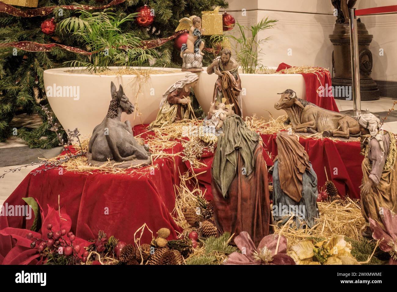 Tradition de la naissance de Jésus à Noël avec la scène de la nativité à l'intérieur de la mairie de la ville de Carthagène, région de Murcie, Espagne, Europe. Banque D'Images