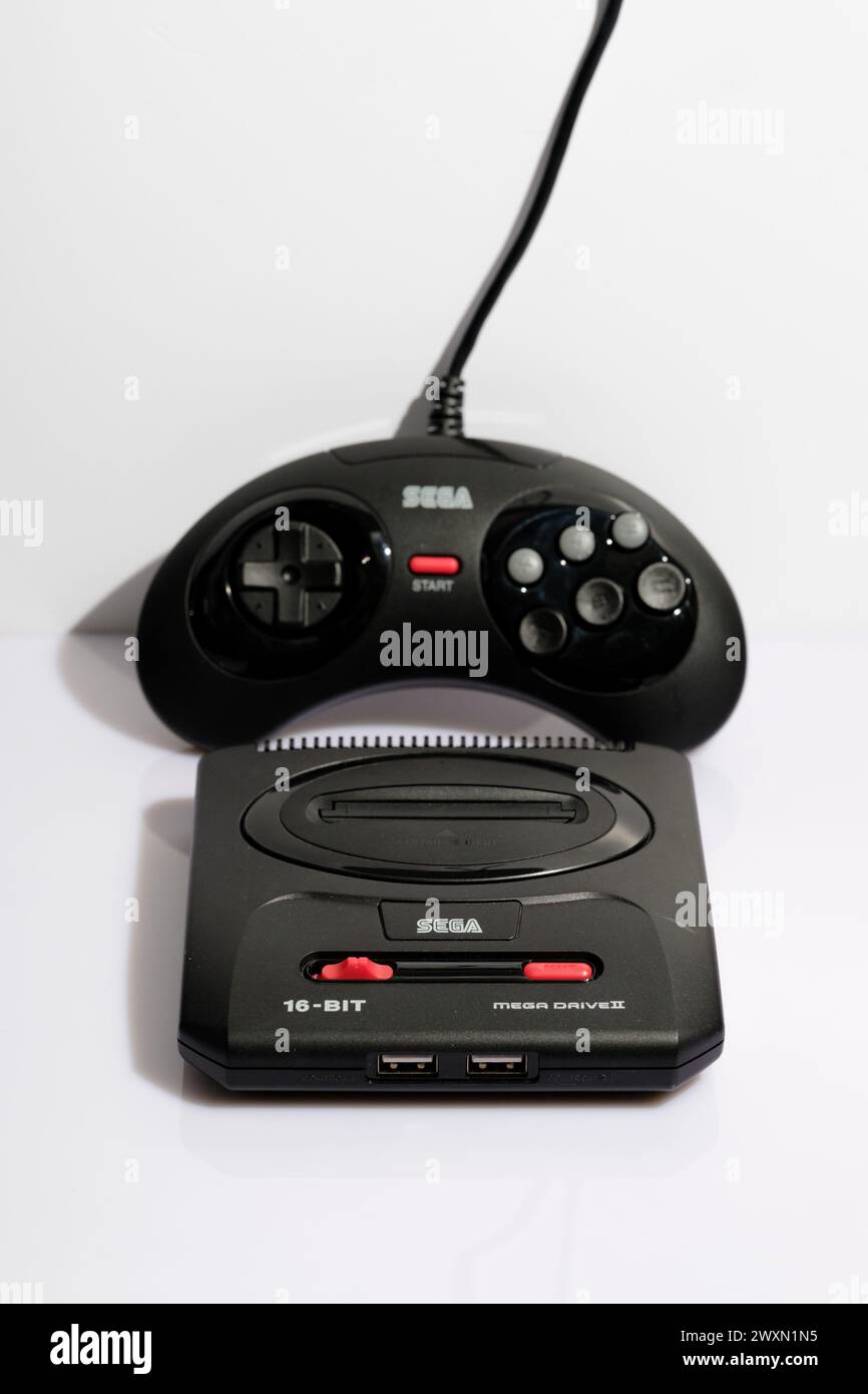 Newcastle UK : 21 Jan 2024 : un gros plan d'une mini console Sega Mega Drive II. Jeux rétro. Megadrive Banque D'Images