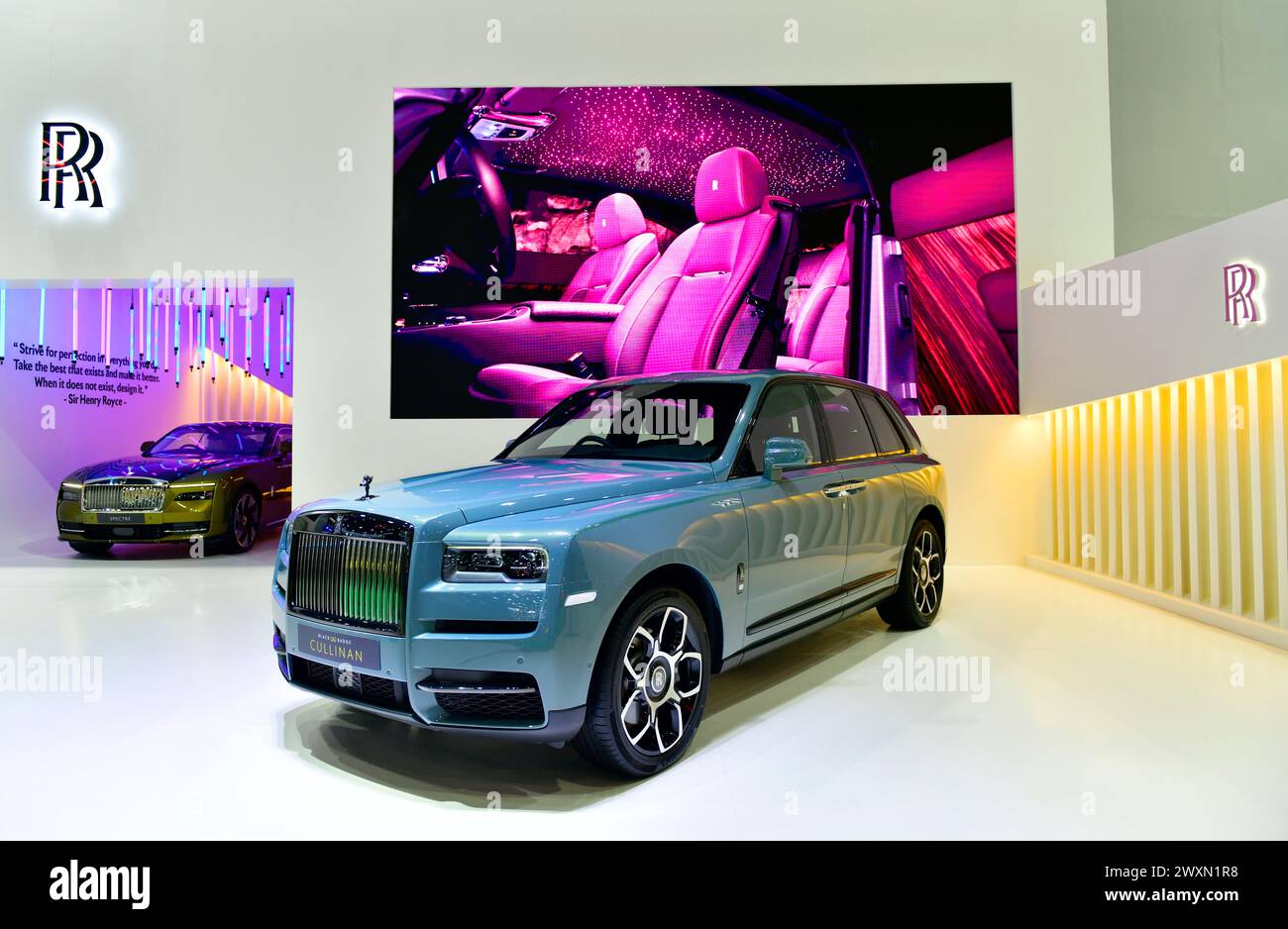 Thaïlande-27 mars 2024:Rolls-Royce Cullinan est un V-12 bi-turbo doux avec jusqu'à 592 chevaux transmission automatique à huit vitesses.at 45 Banque D'Images